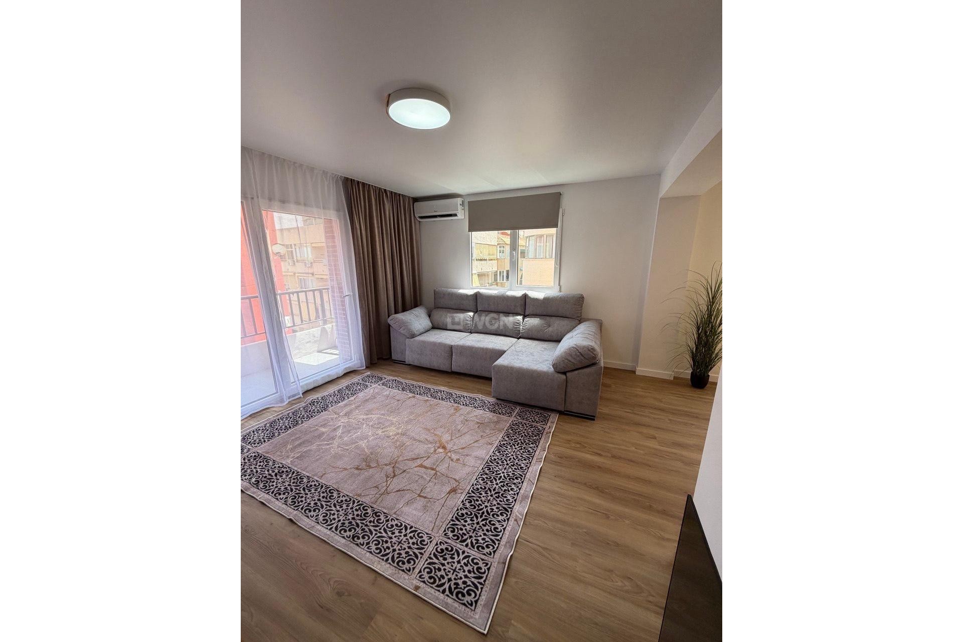 Resale - Apartment / flat - Torrevieja - Playa de los Locos