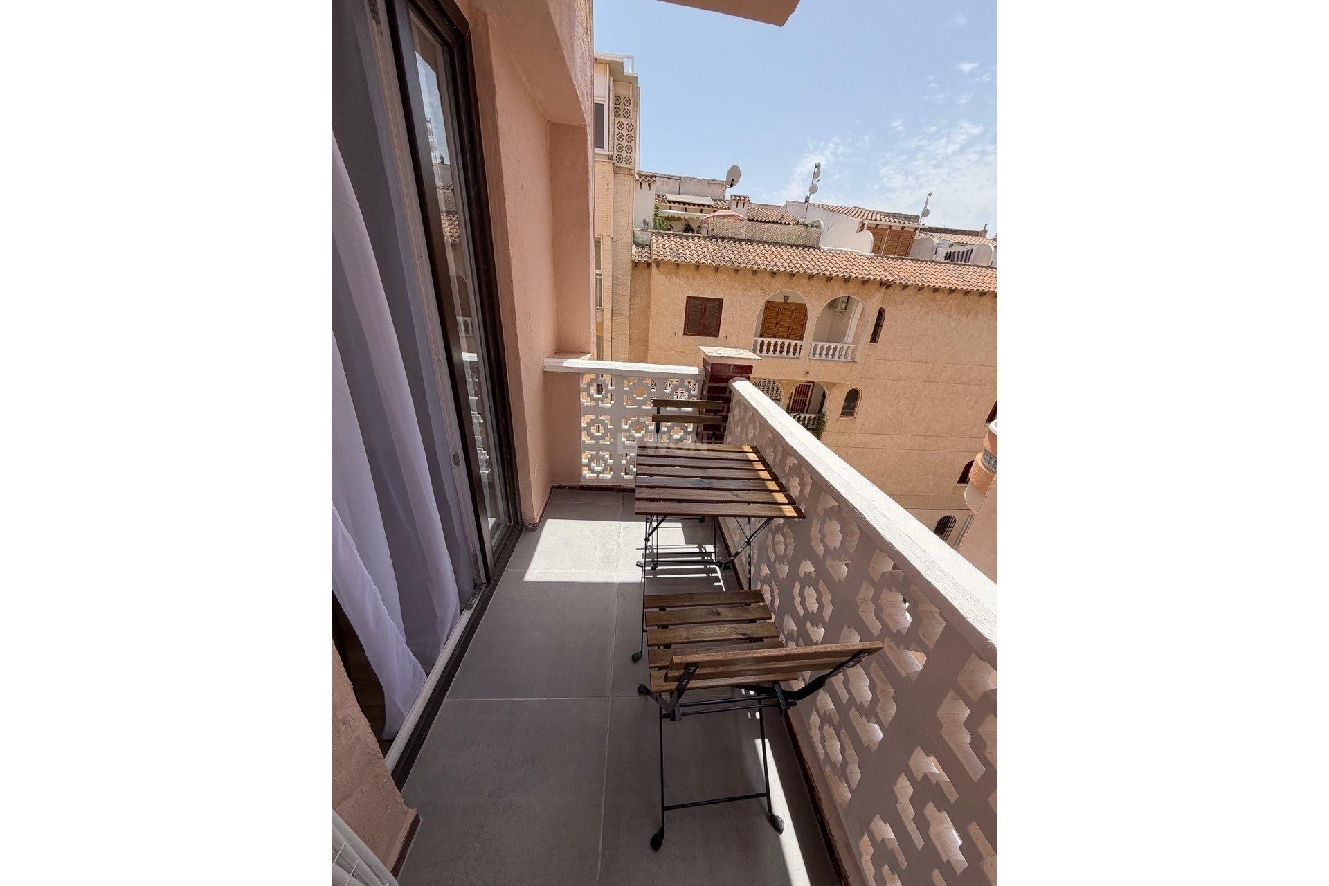 Resale - Apartment / flat - Torrevieja - Playa de los Locos