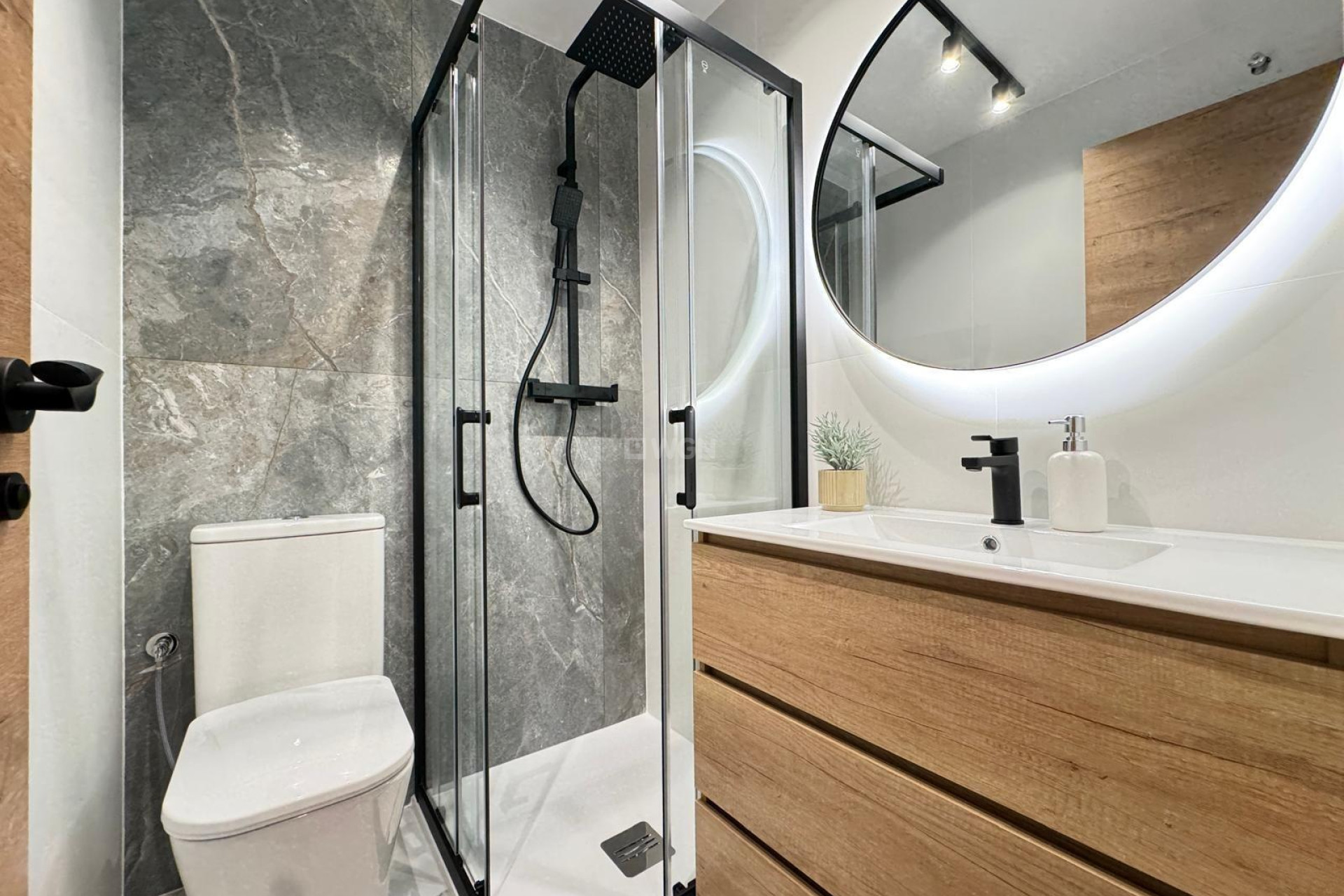 Resale - Apartment / flat - Torrevieja - Playa de los Locos