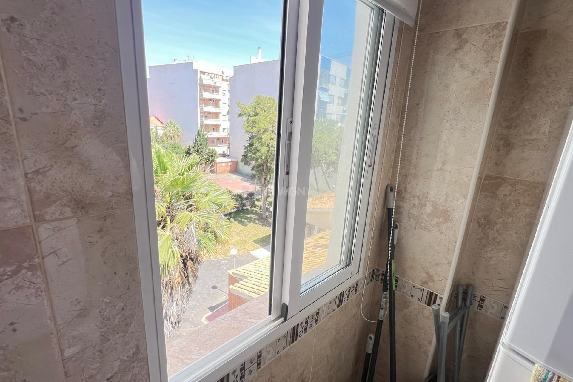 Resale - Apartment / flat - Torrevieja - Playa de los Locos