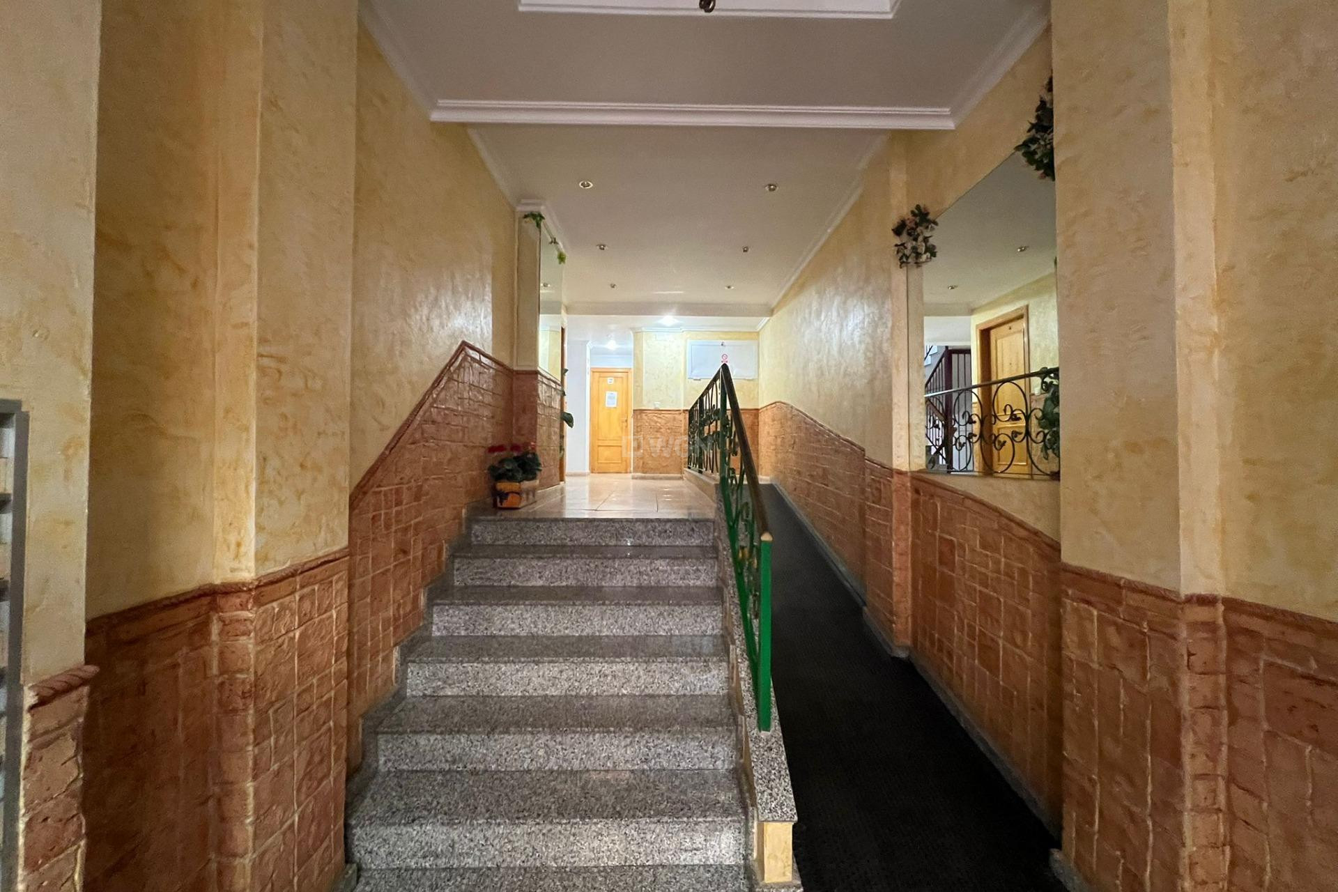 Resale - Apartment / flat - Torrevieja - Playa de los Locos