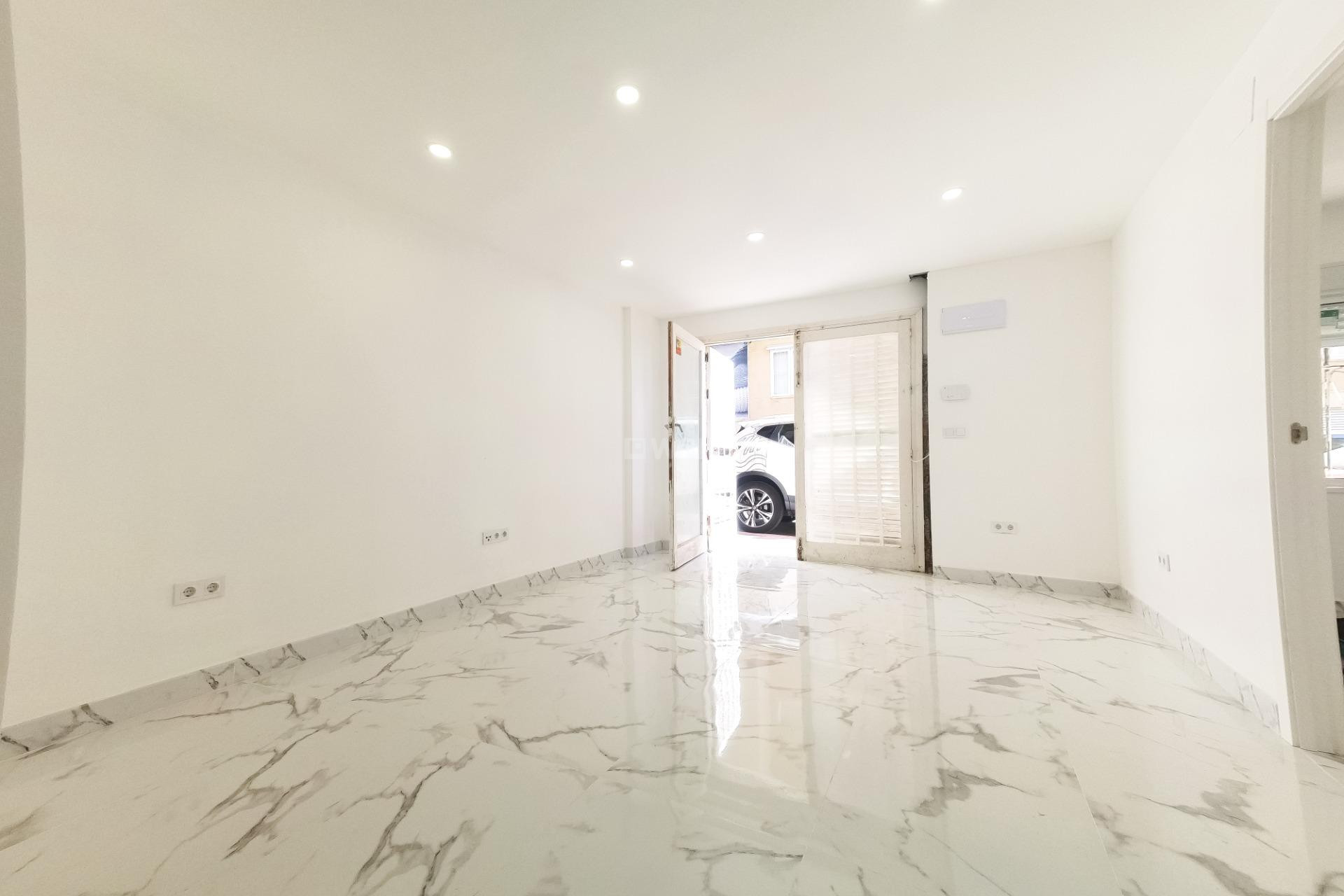 Resale - Apartment / flat - Torrevieja - Playa De Los Naufragos