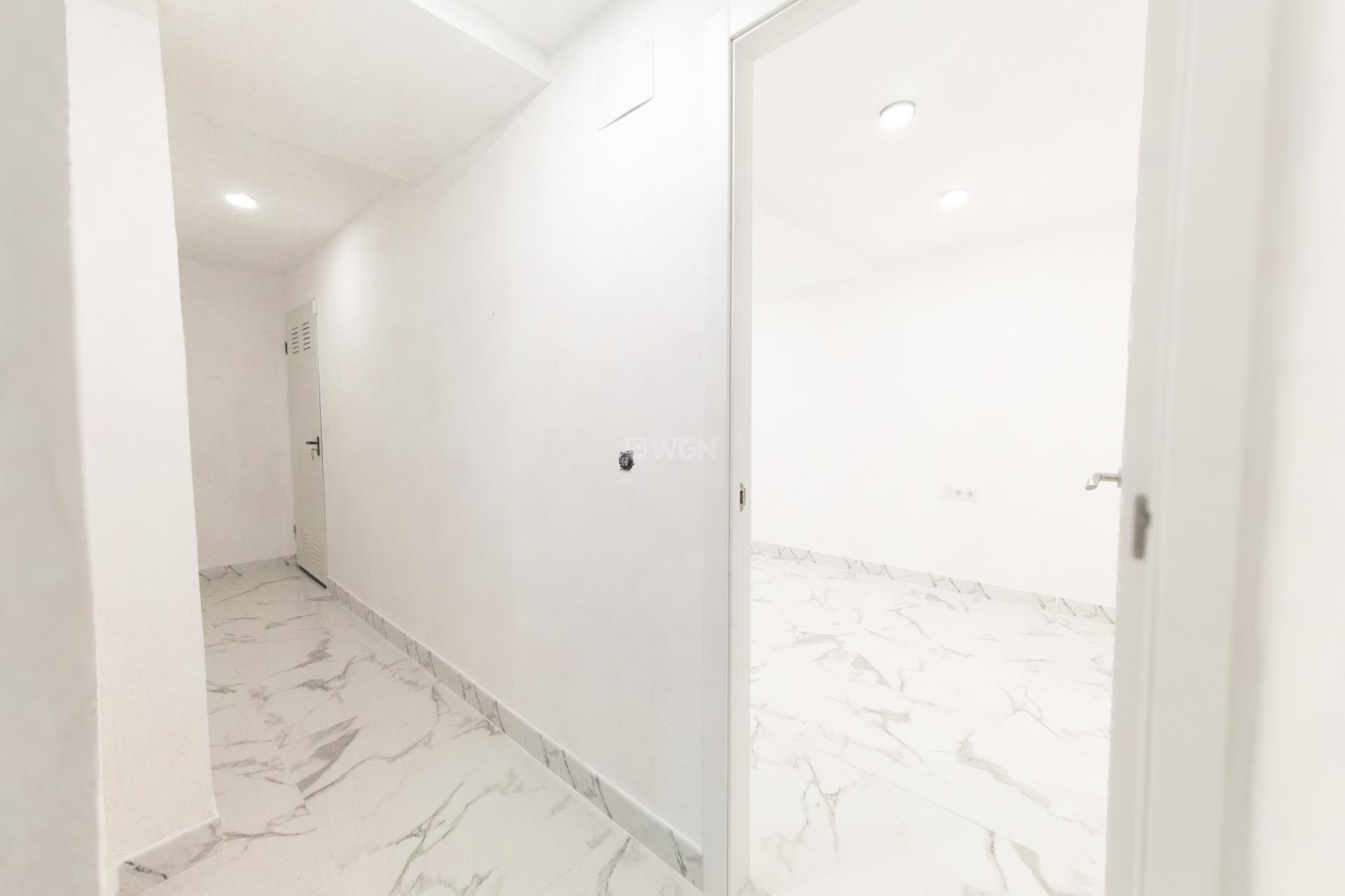 Resale - Apartment / flat - Torrevieja - Playa De Los Naufragos