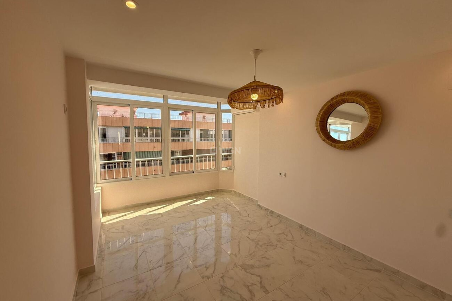 Resale - Apartment / flat - Torrevieja - Playa del Acequión