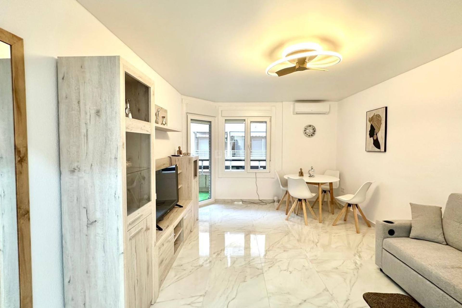 Resale - Apartment / flat - Torrevieja - Playa del Cura