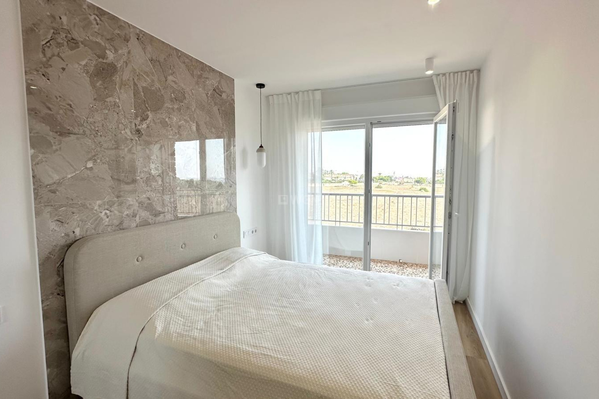 Resale - Apartment / flat - Torrevieja - Punta Prima
