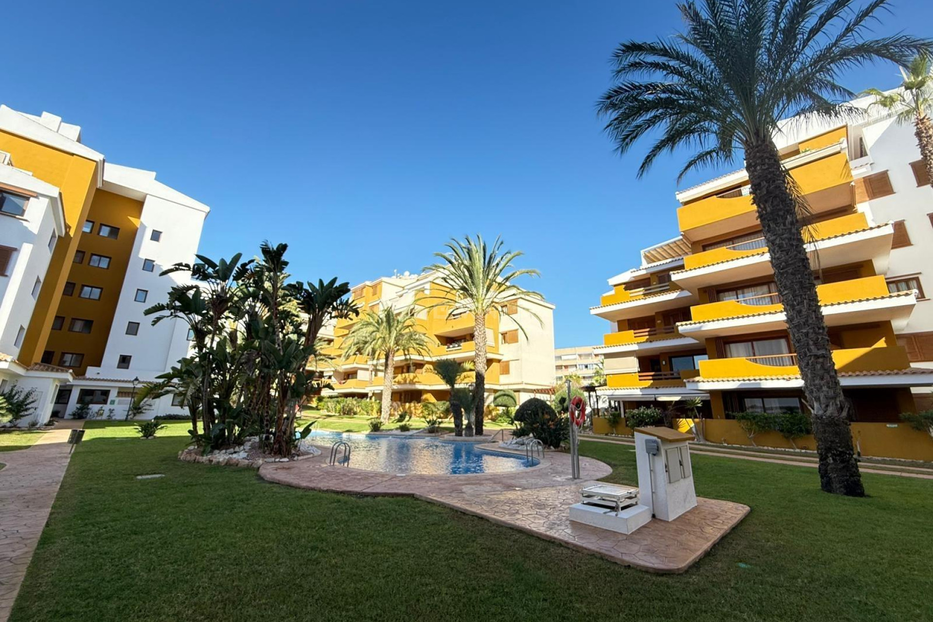 Resale - Apartment / flat - Torrevieja - Punta Prima