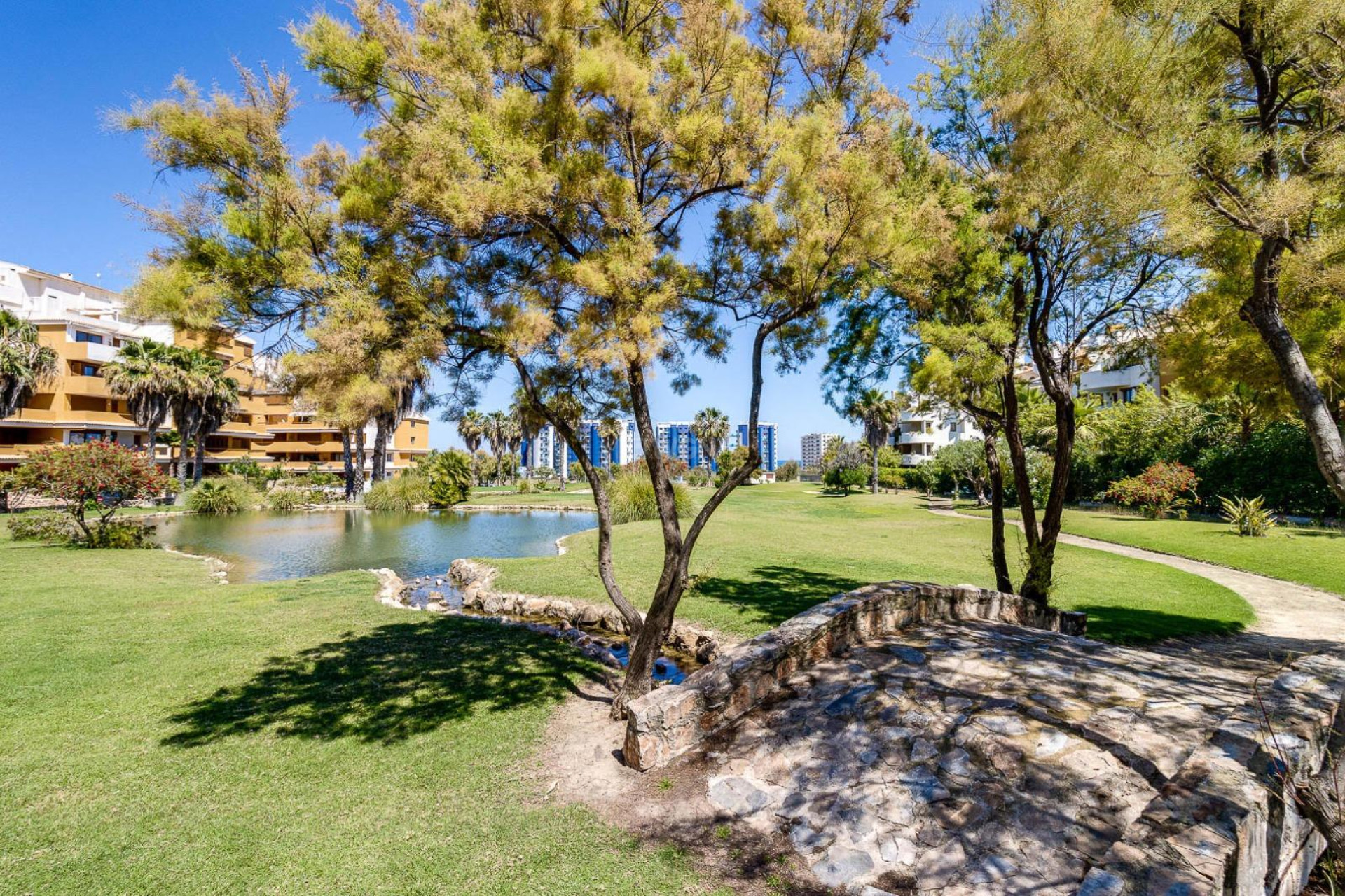 Resale - Apartment / flat - Torrevieja - Punta Prima