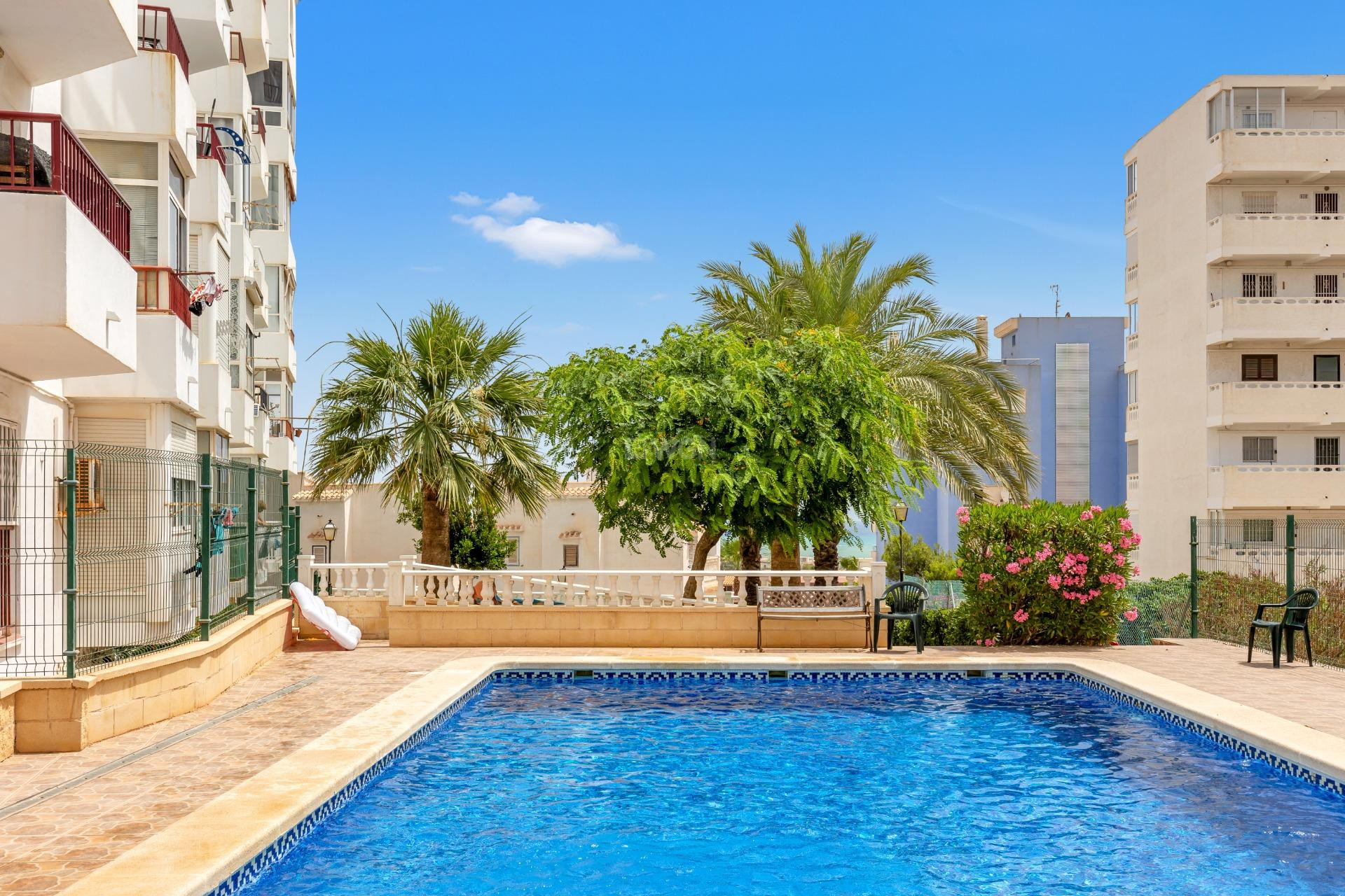 Resale - Apartment / flat - Torrevieja - Torre La Mata