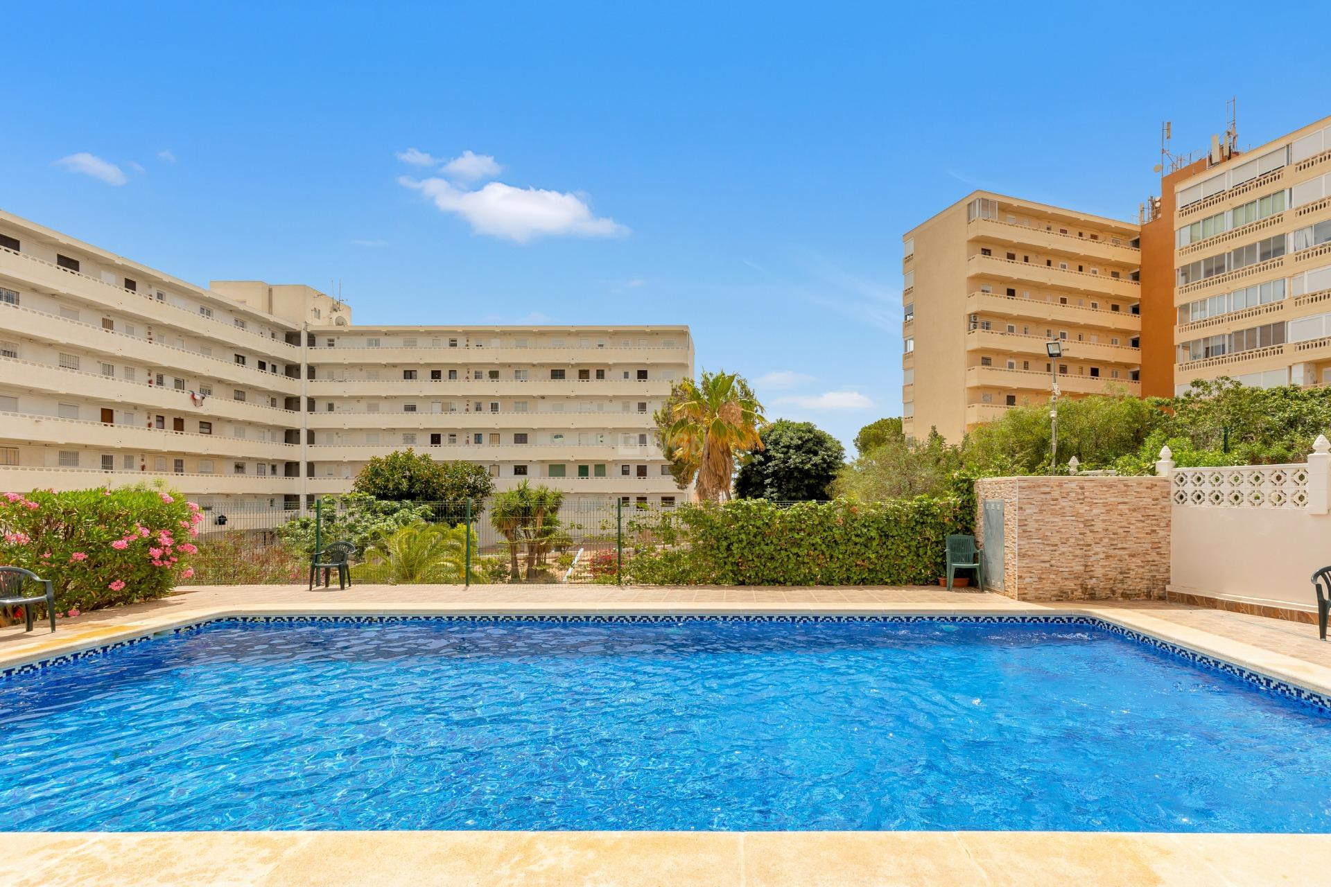 Resale - Apartment / flat - Torrevieja - Torre La Mata