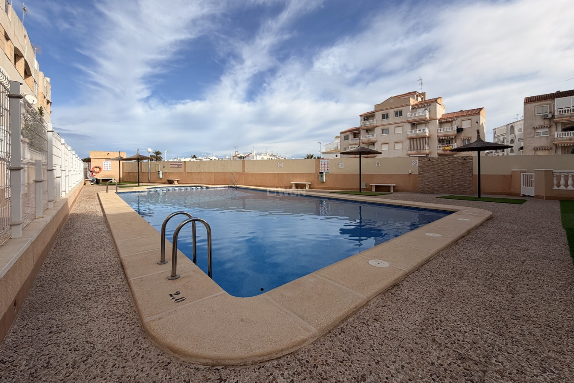 Resale - Apartment / flat - Torrevieja - Urb. Calas Blancas III