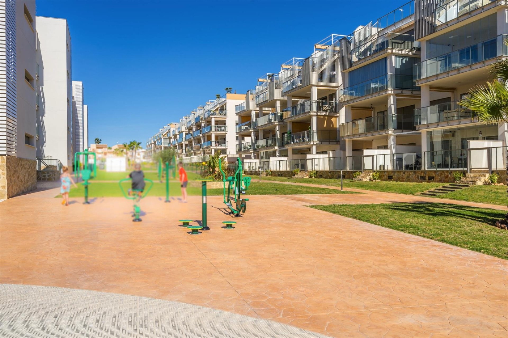 Resale - Apartment / flat - Villamartin - Costa Blanca