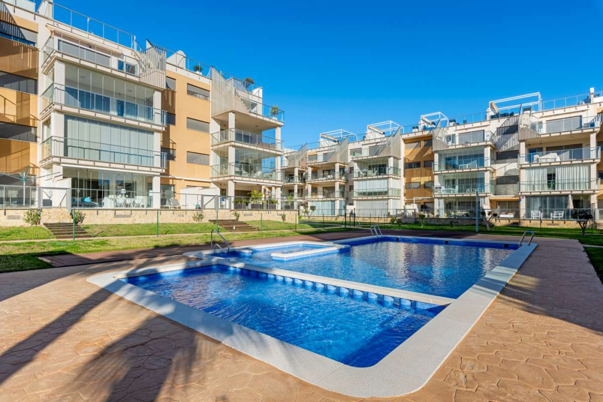 Resale - Apartment / flat - Villamartin - Costa Blanca