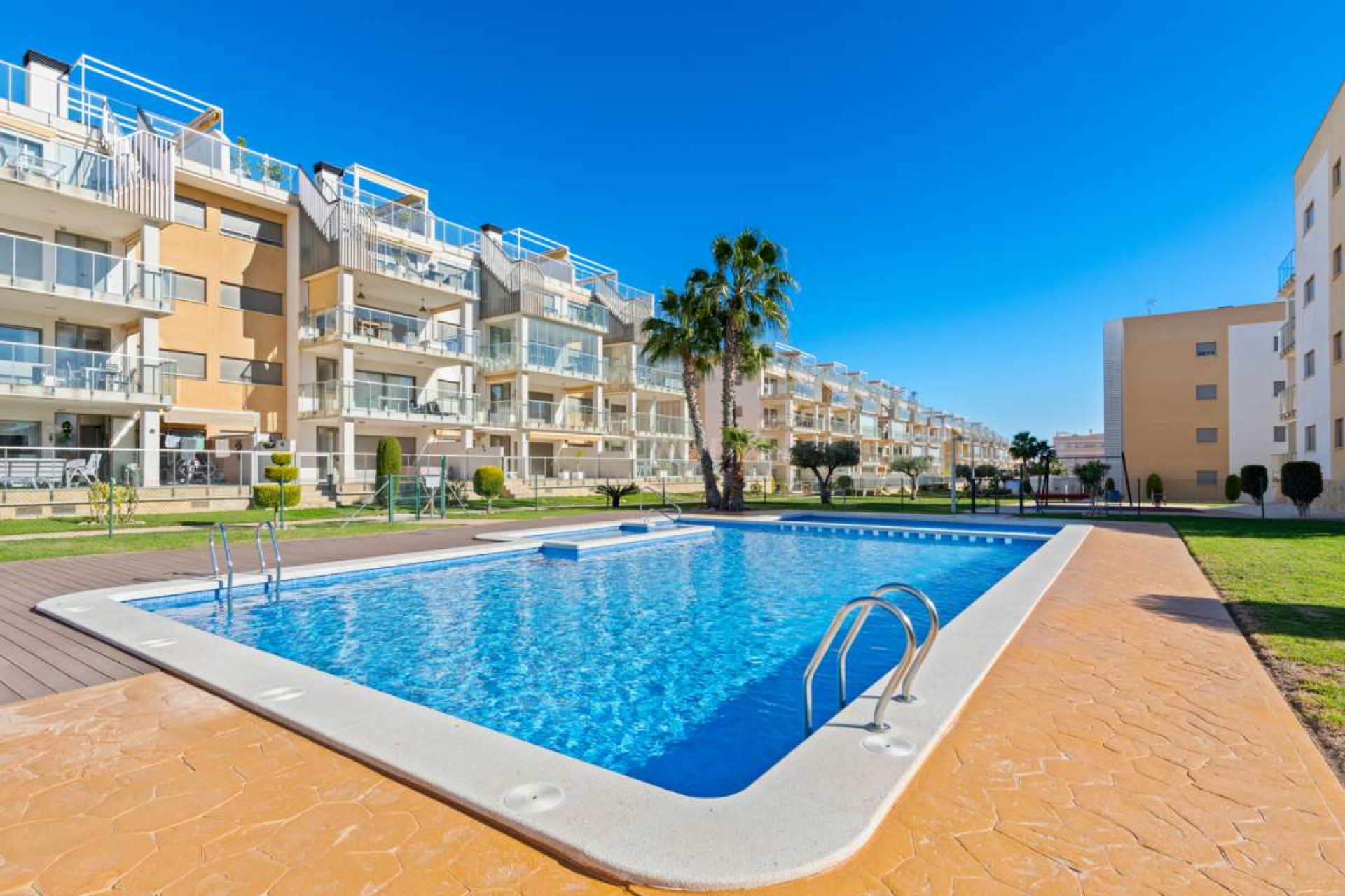 Resale - Apartment / flat - Villamartin - Costa Blanca