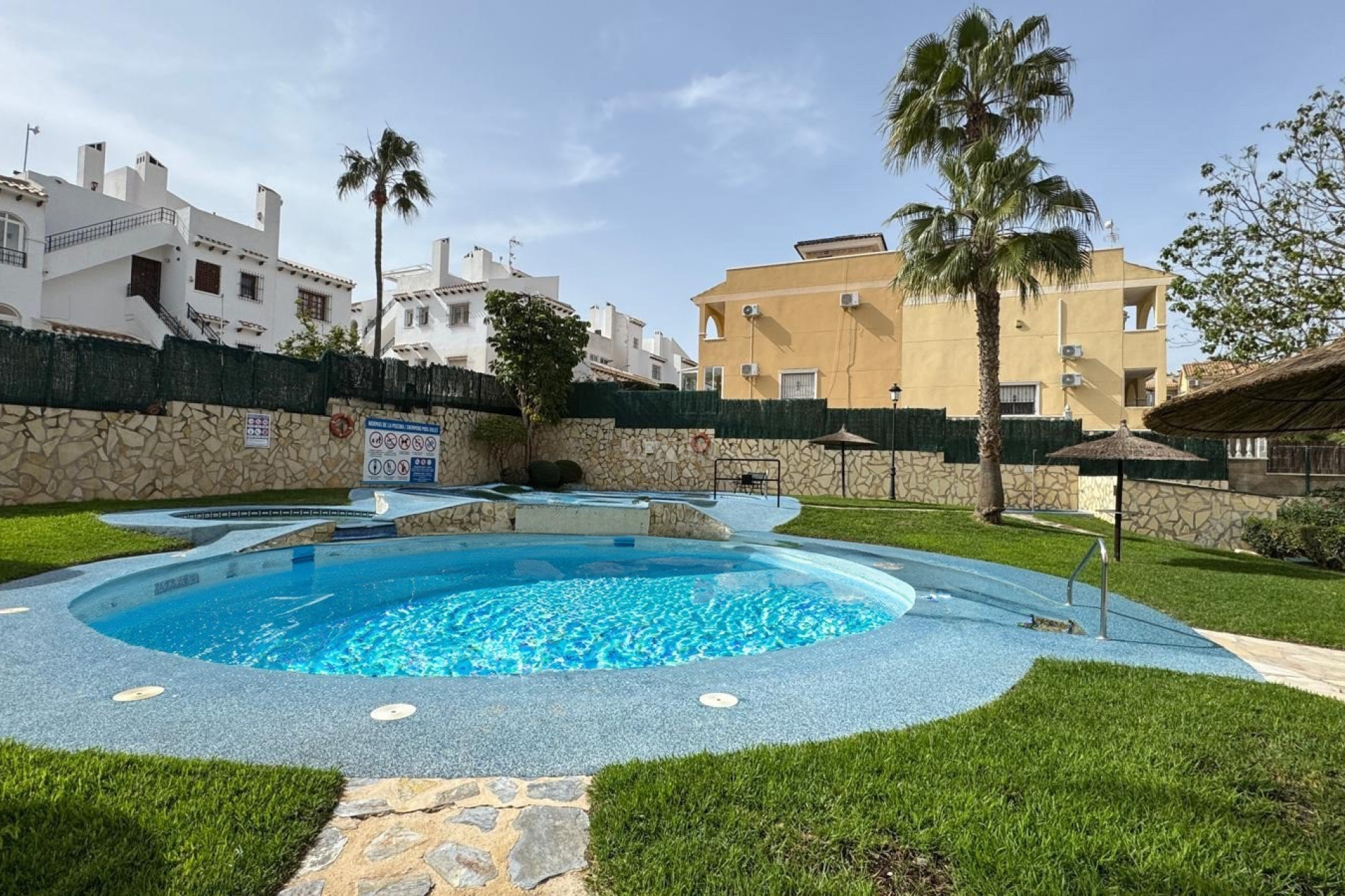 Resale - Apartment / flat - Villamartin - Costa Blanca