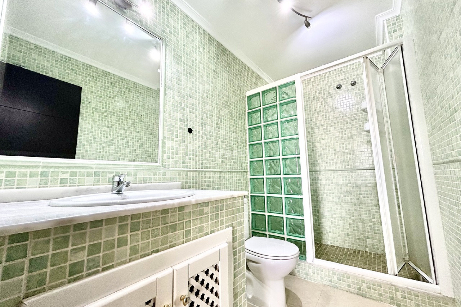 Resale - Apartment / flat - Villamartin - Costa Blanca