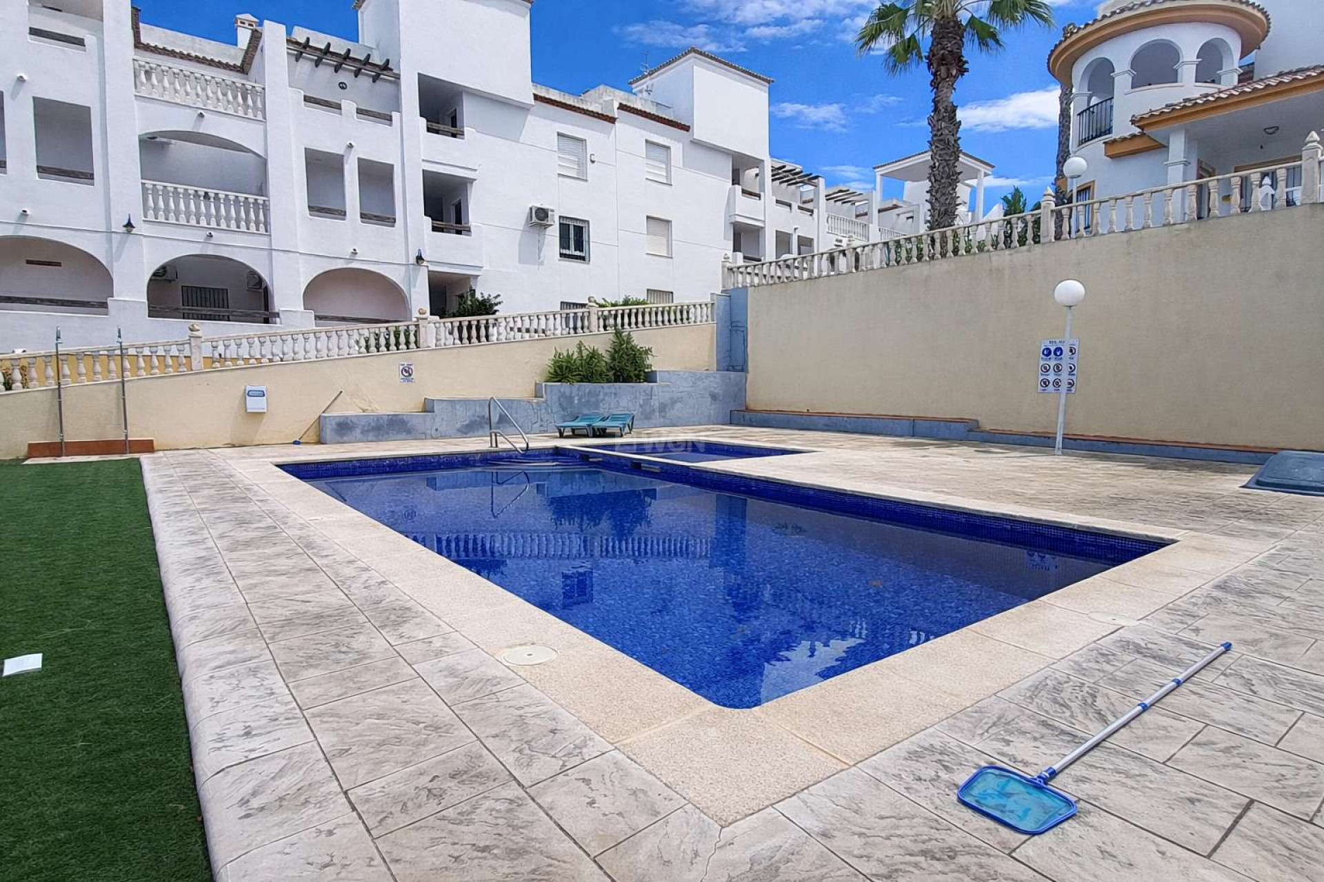 Resale - Apartment / flat - Villamartin - Costa Blanca