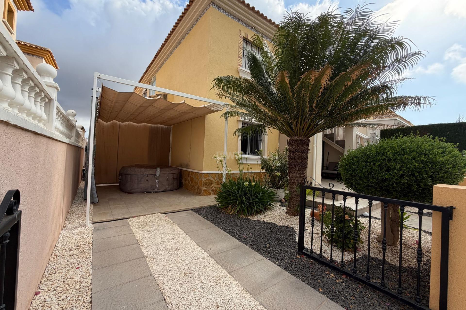 Resale - Bungalow - Orihuela Costa - Los Dolses