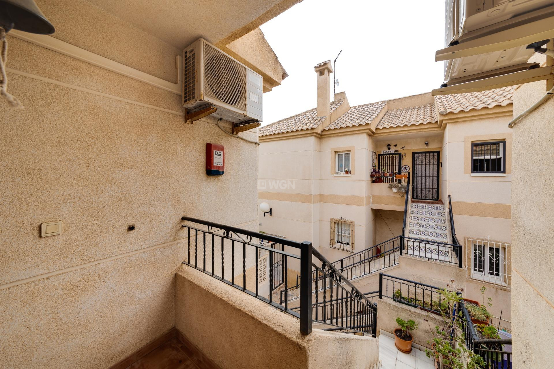 Resale - Bungalow - Torrevieja - Aguas Nuevas 2