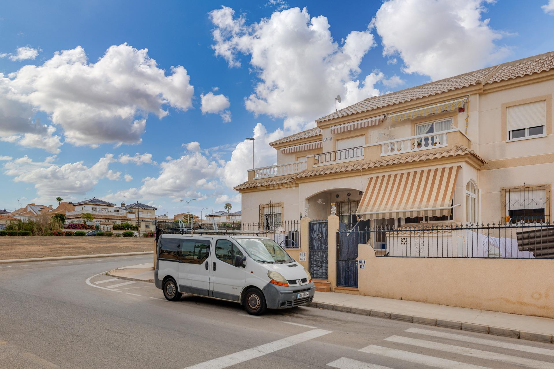 Resale - Bungalow - Torrevieja - Aguas Nuevas 2