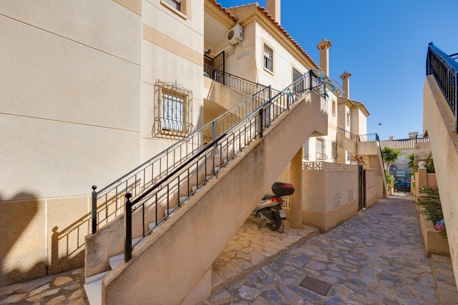 Resale - Bungalow - Torrevieja - aguas nuevas