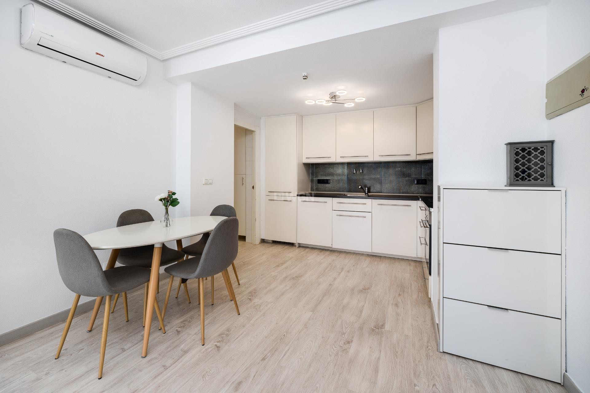 Resale - Bungalow - Torrevieja - aguas nuevas