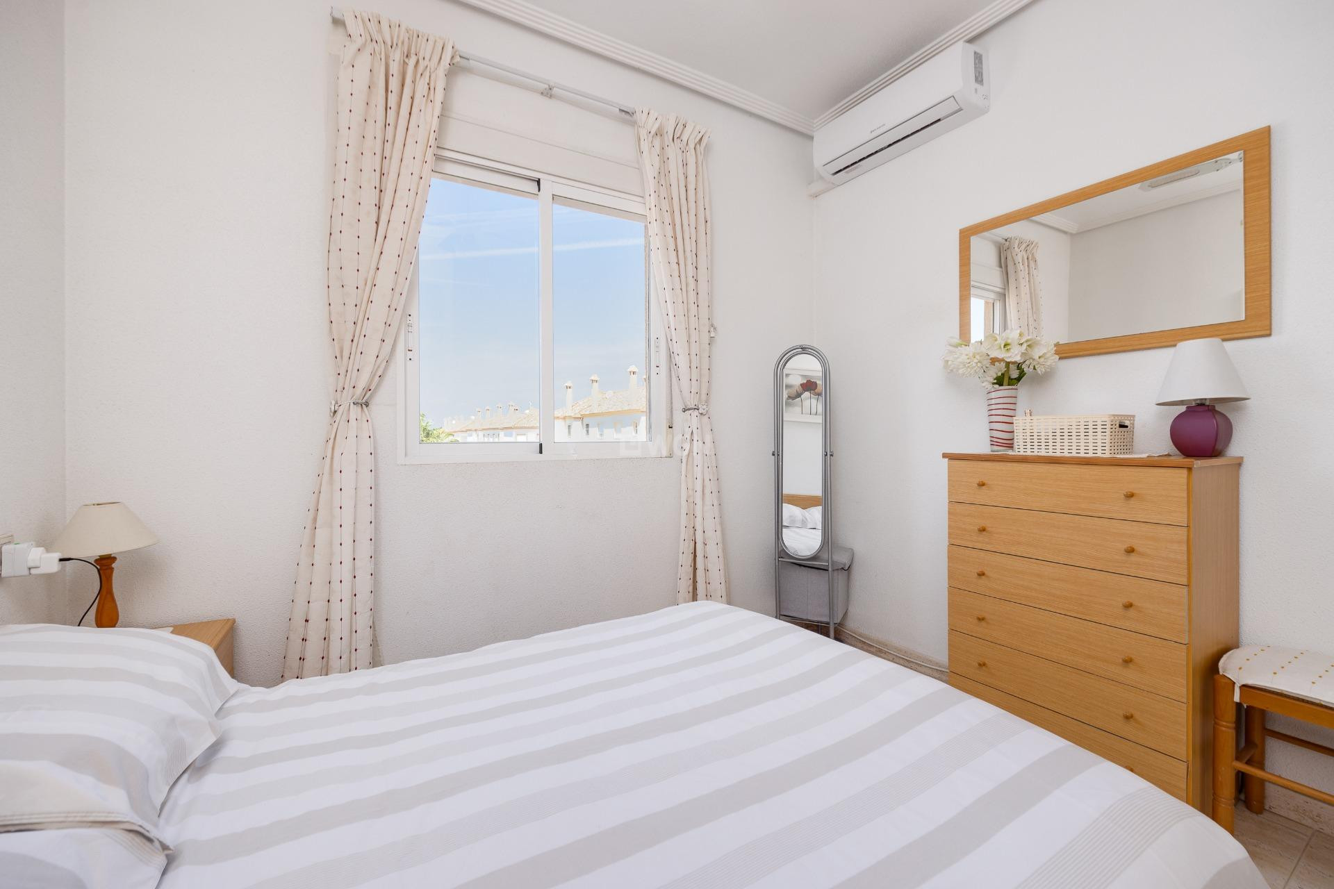 Resale - Bungalow - Torrevieja - aguas nuevas