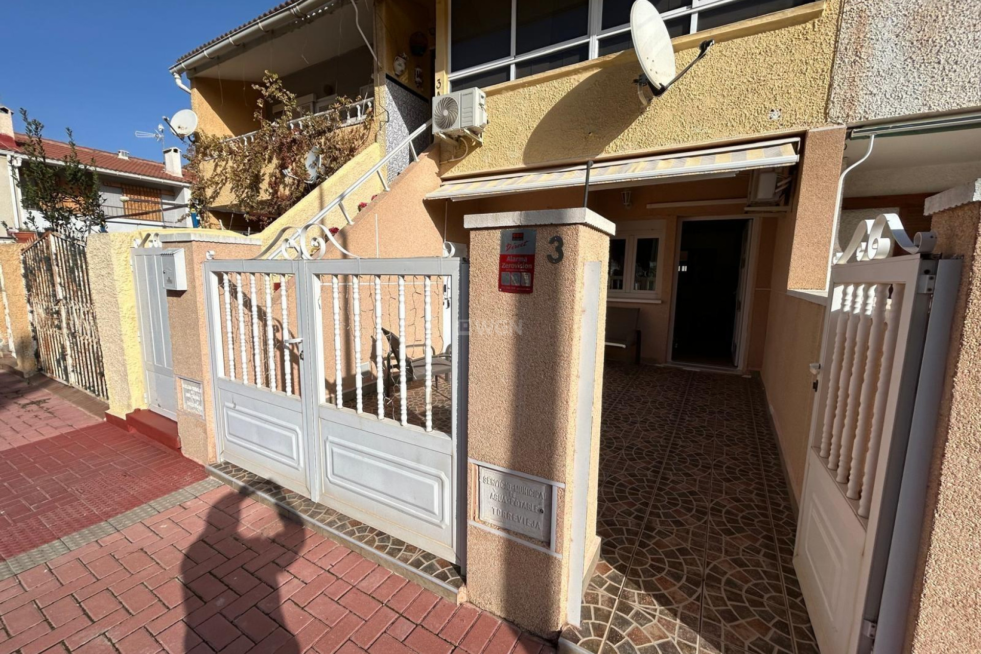 Resale - Bungalow - Torrevieja - Playa De Los Naufragos