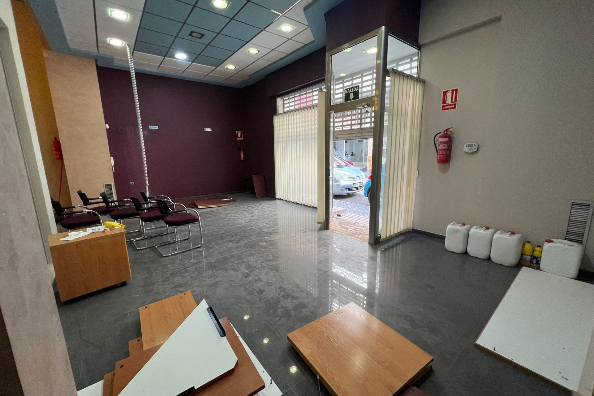 Resale - Commercial - Beniel - Centro