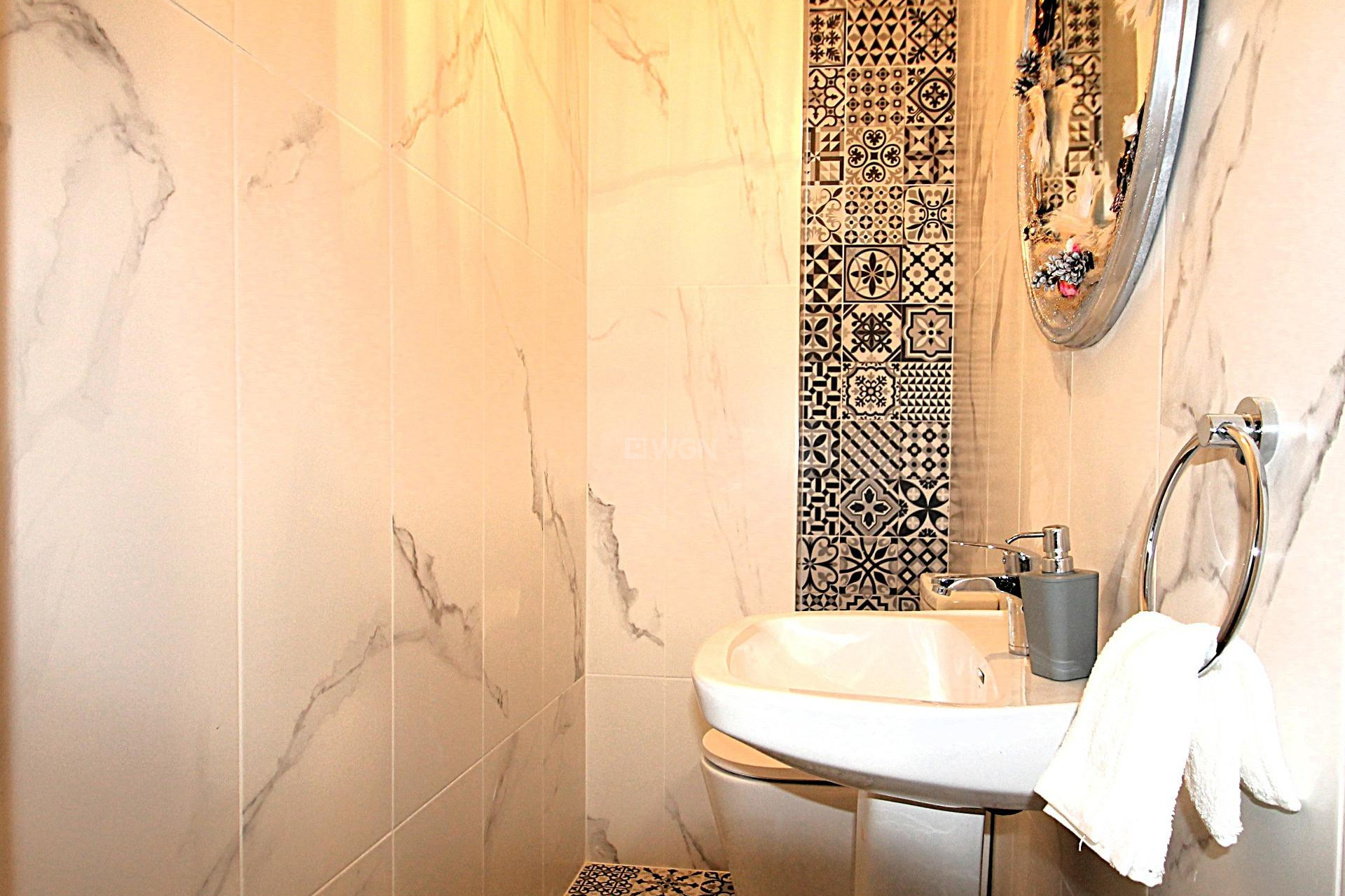 Resale - Commercial - Torrevieja - Las Piscinas Naturales