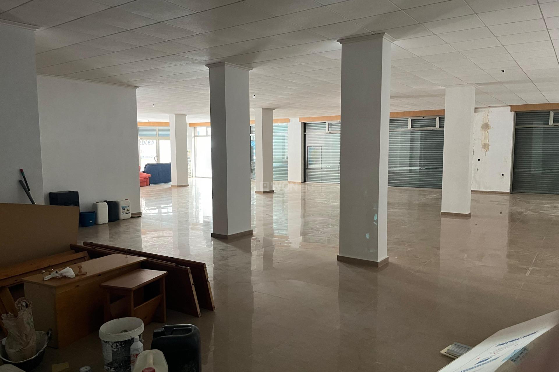 Resale - Commercial - Torrevieja - Playa de los Locos