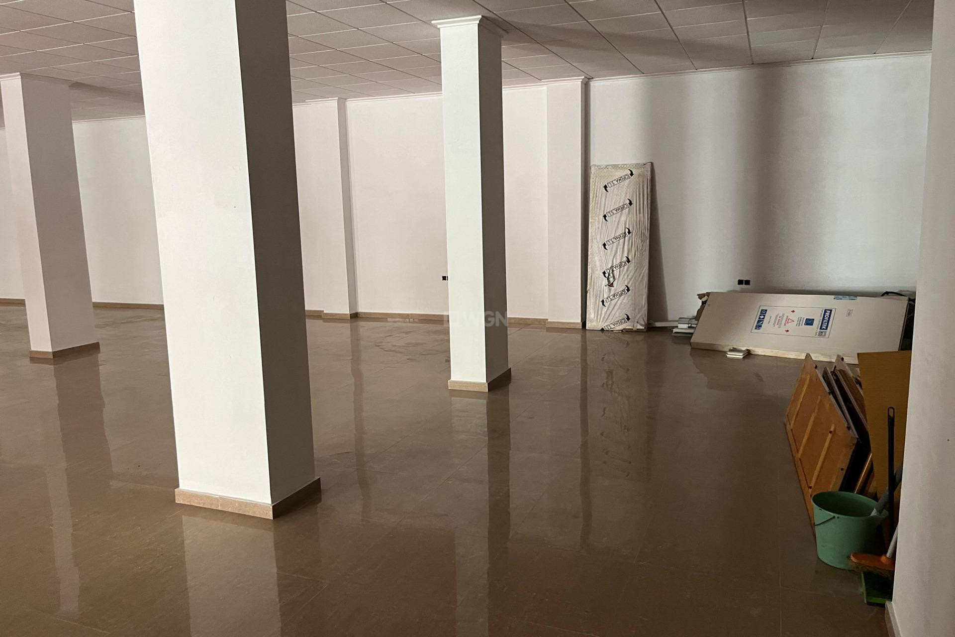 Resale - Commercial - Torrevieja - Playa de los Locos