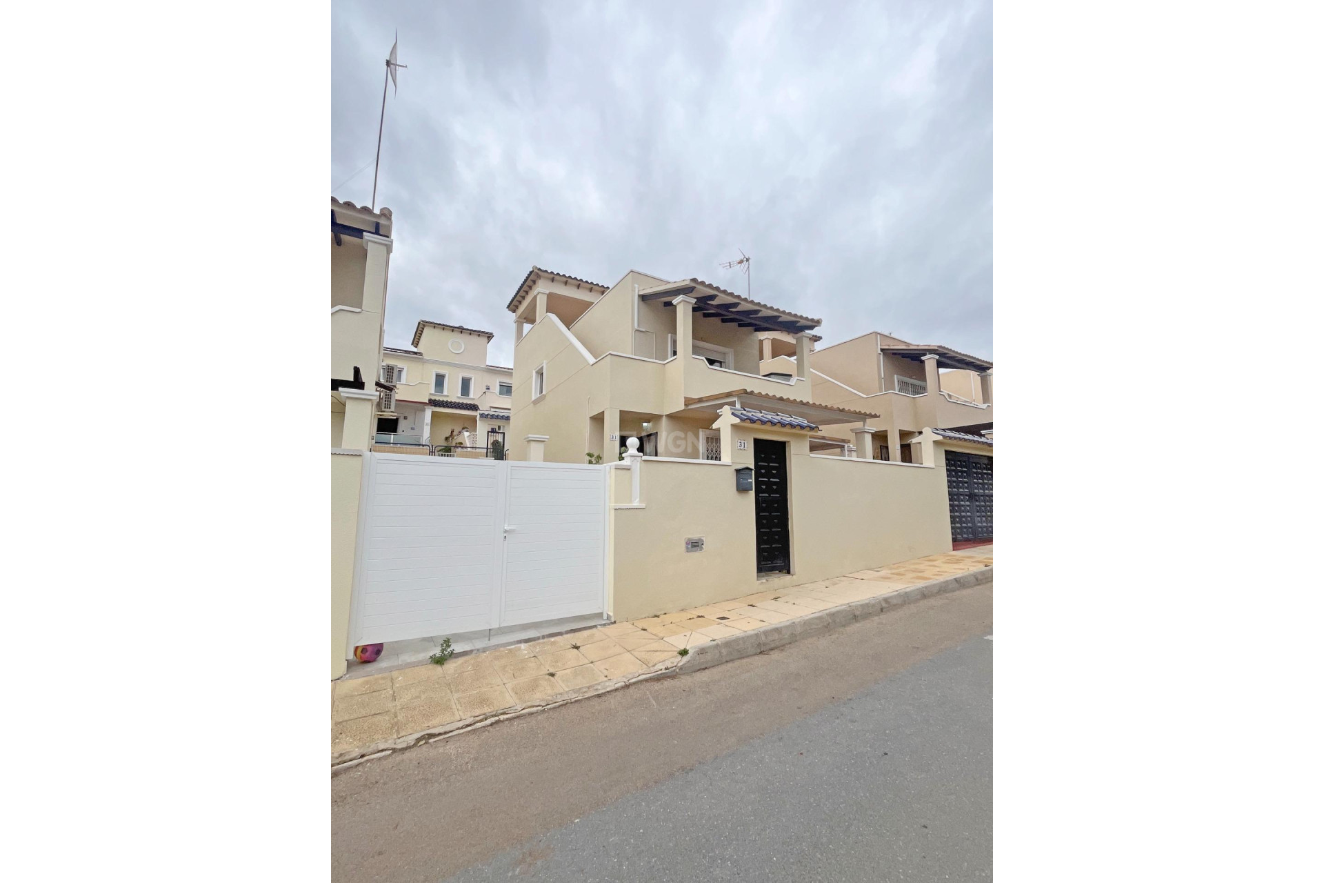 Resale - Duplex - San Miguel de Salinas - Las Filipinas