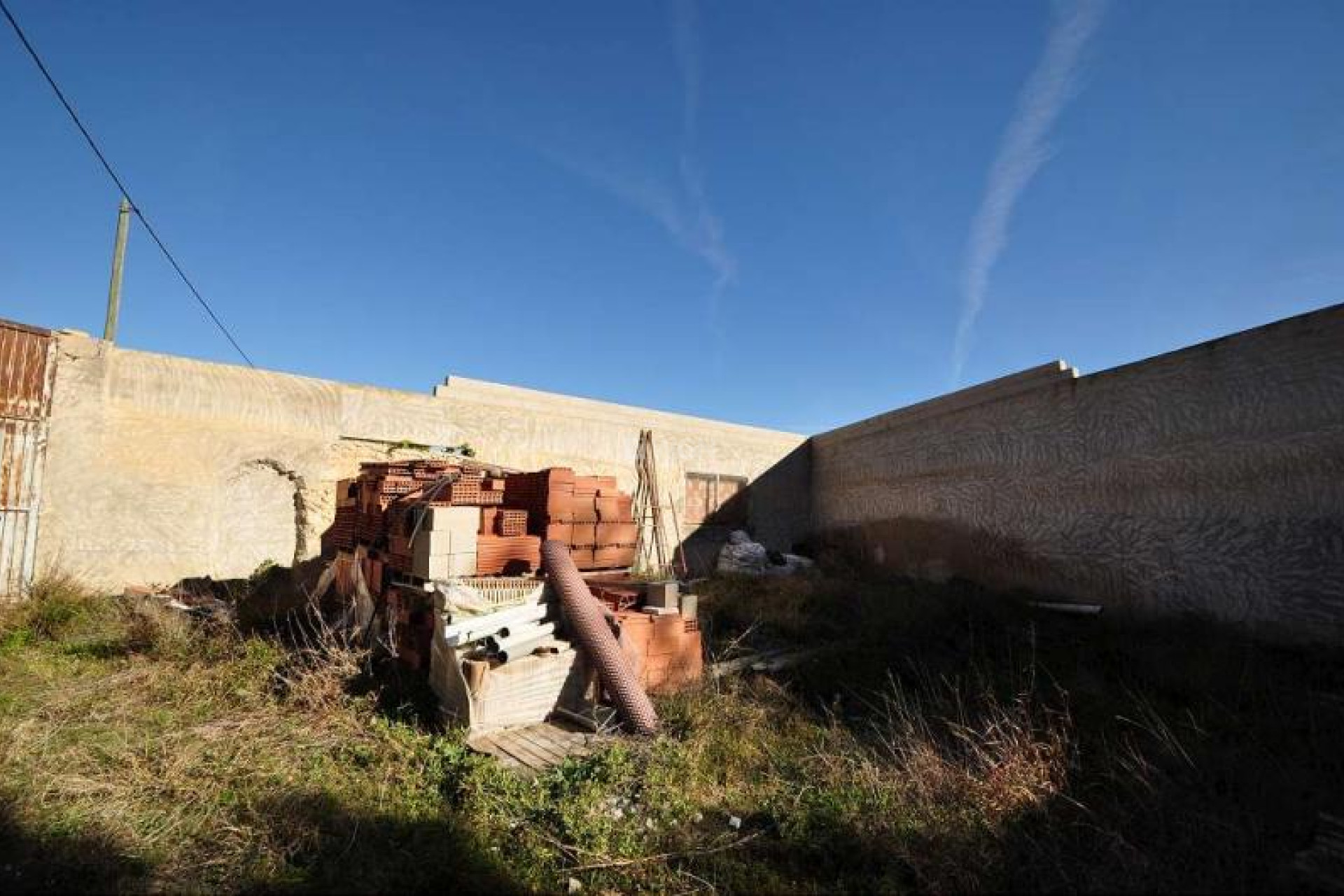 Resale - Plot / Land - Chinorlet - Inland