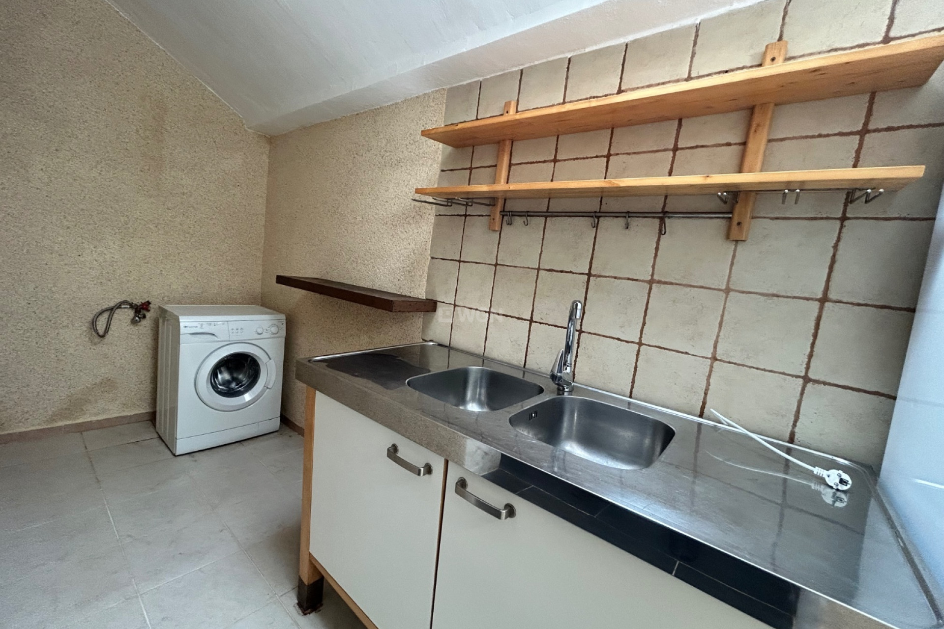 Resale - Townhouse - El Chaparral - Inland