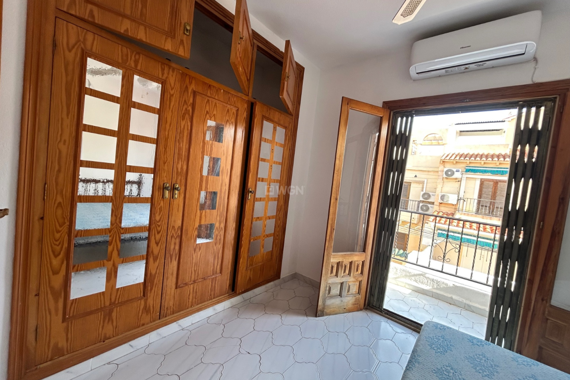 Resale - Townhouse - El Chaparral - Inland