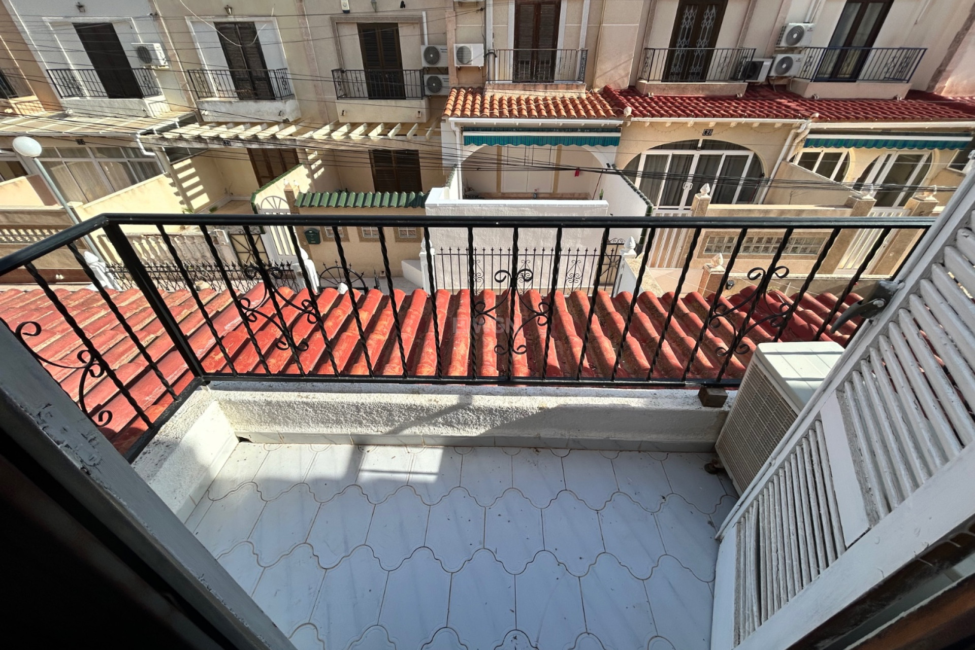 Resale - Townhouse - El Chaparral - Inland