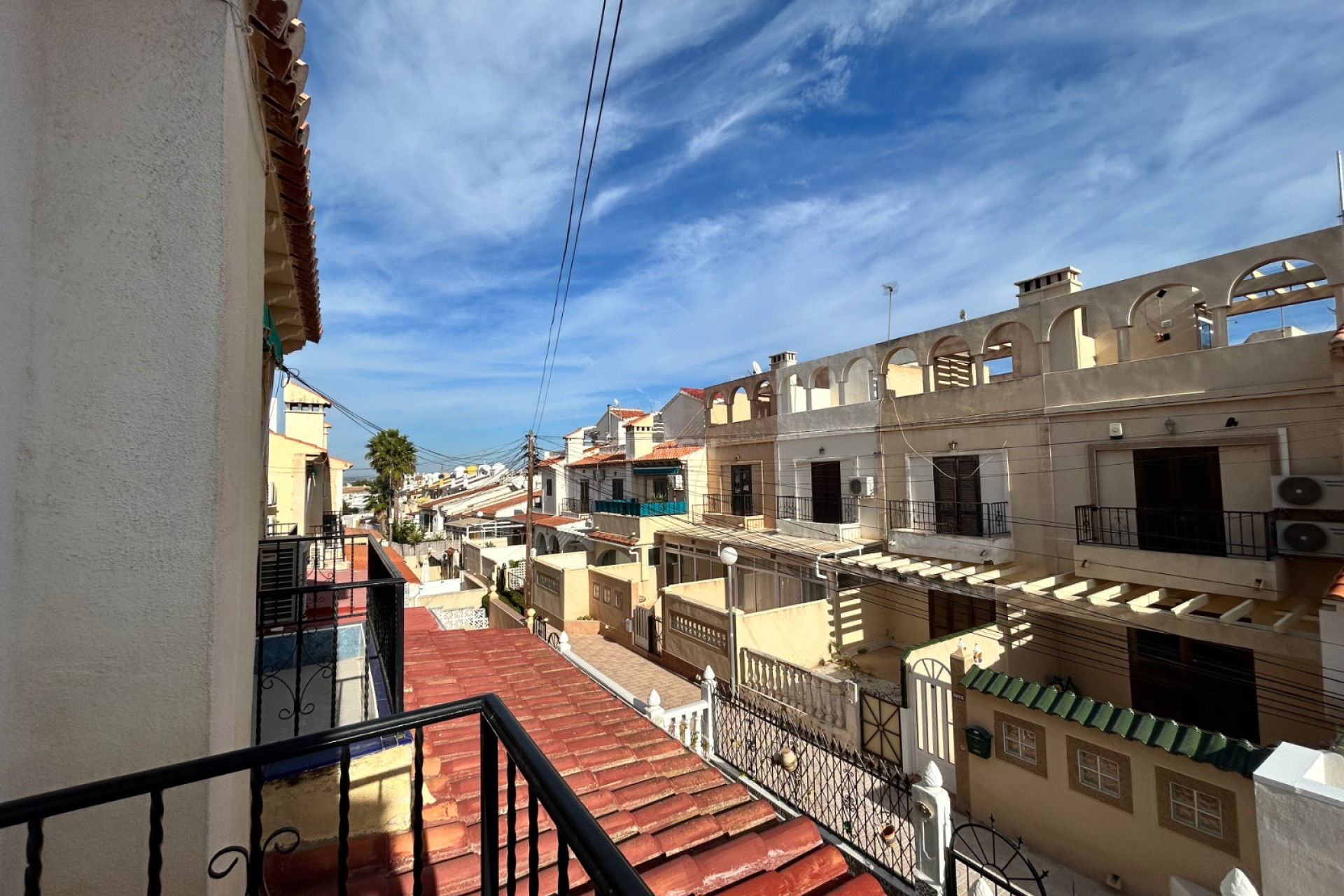 Resale - Townhouse - El Chaparral - Inland
