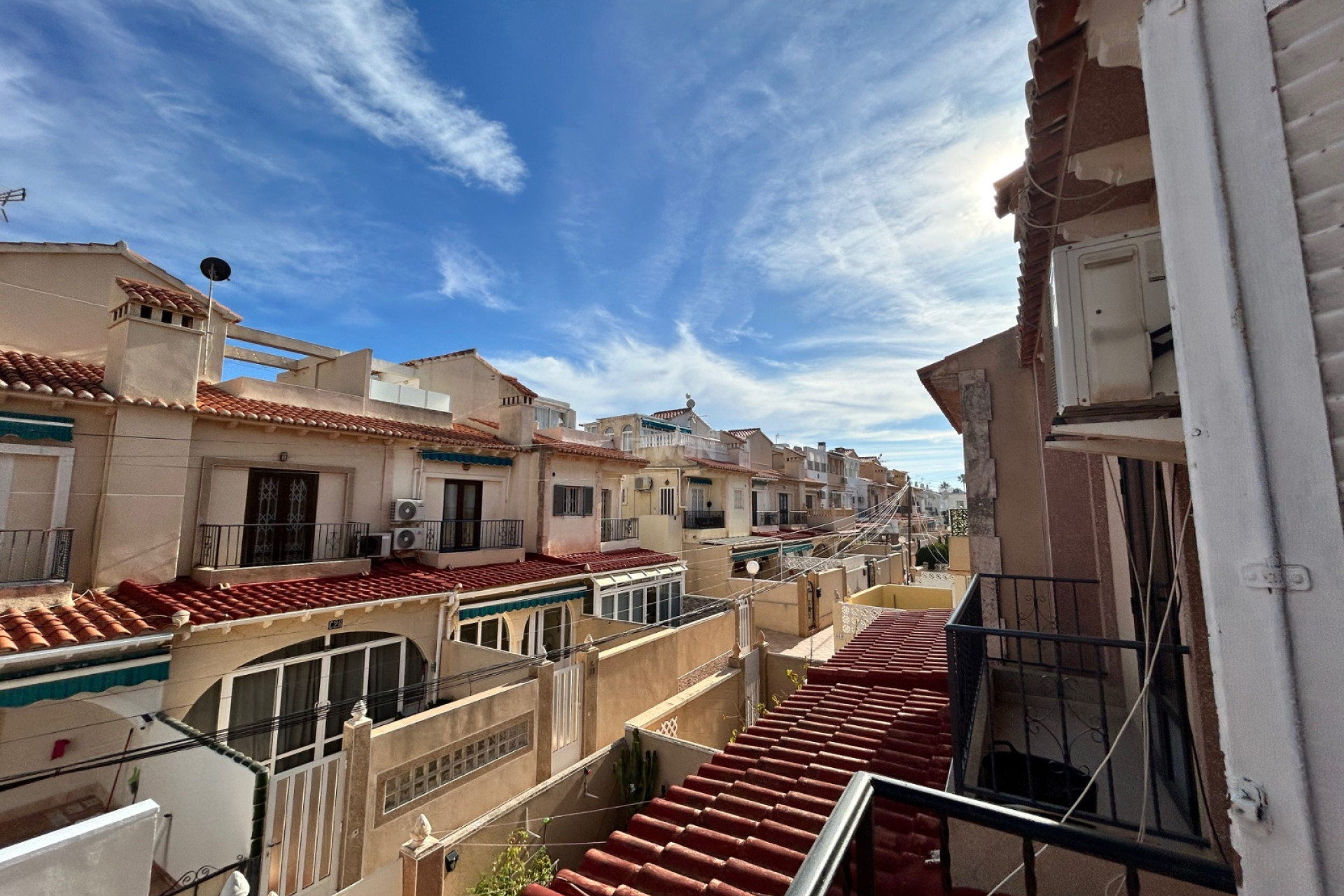 Resale - Townhouse - El Chaparral - Inland