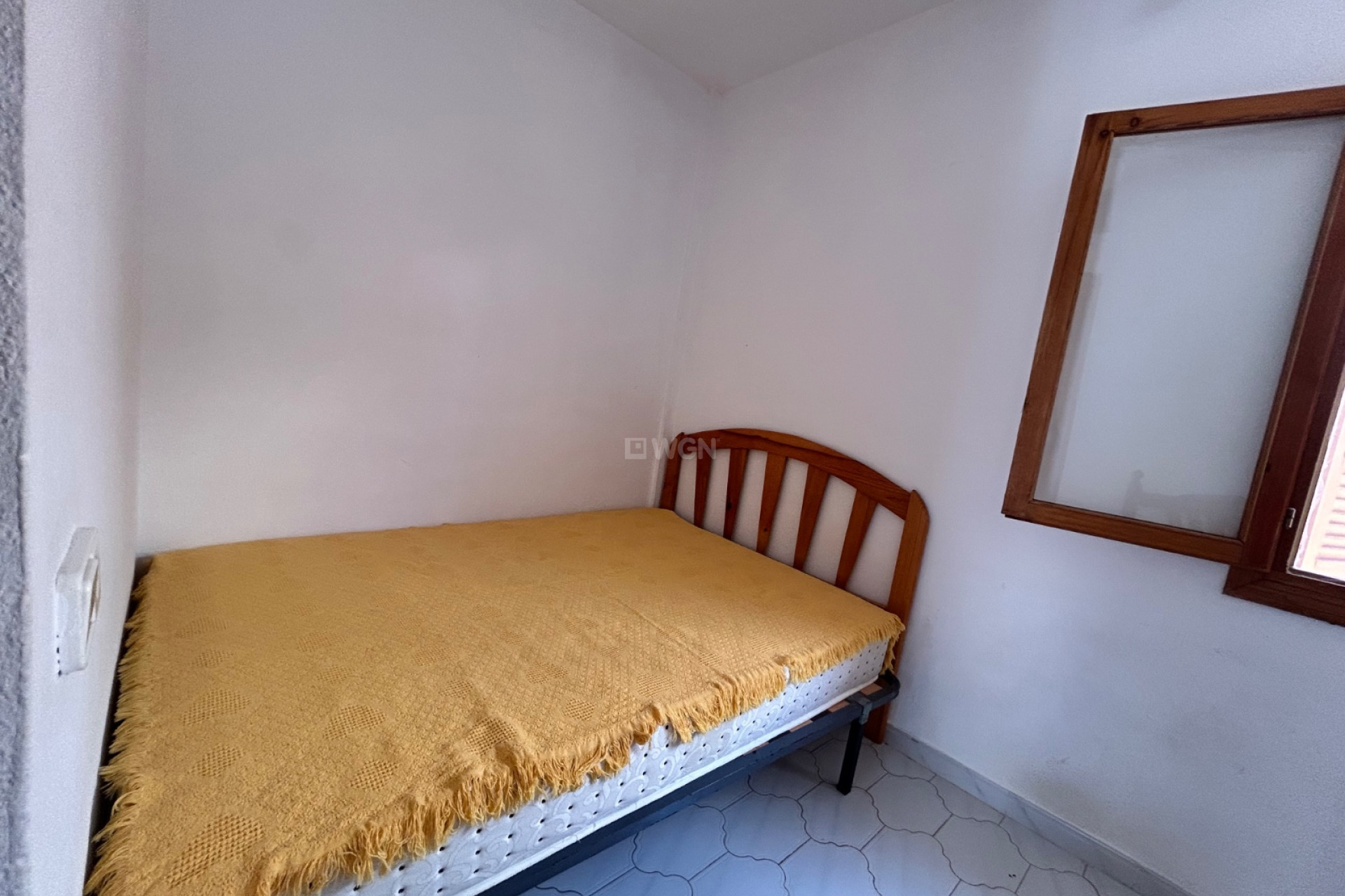 Resale - Townhouse - El Chaparral - Inland