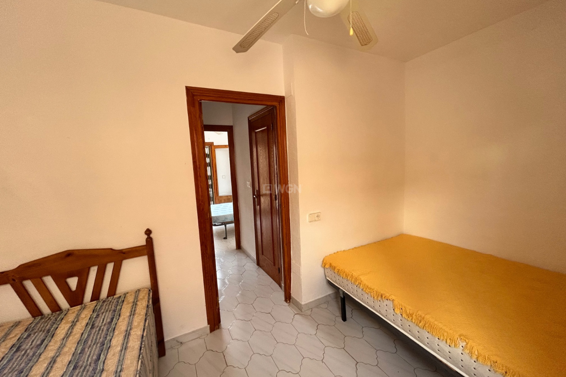 Resale - Townhouse - El Chaparral - Inland