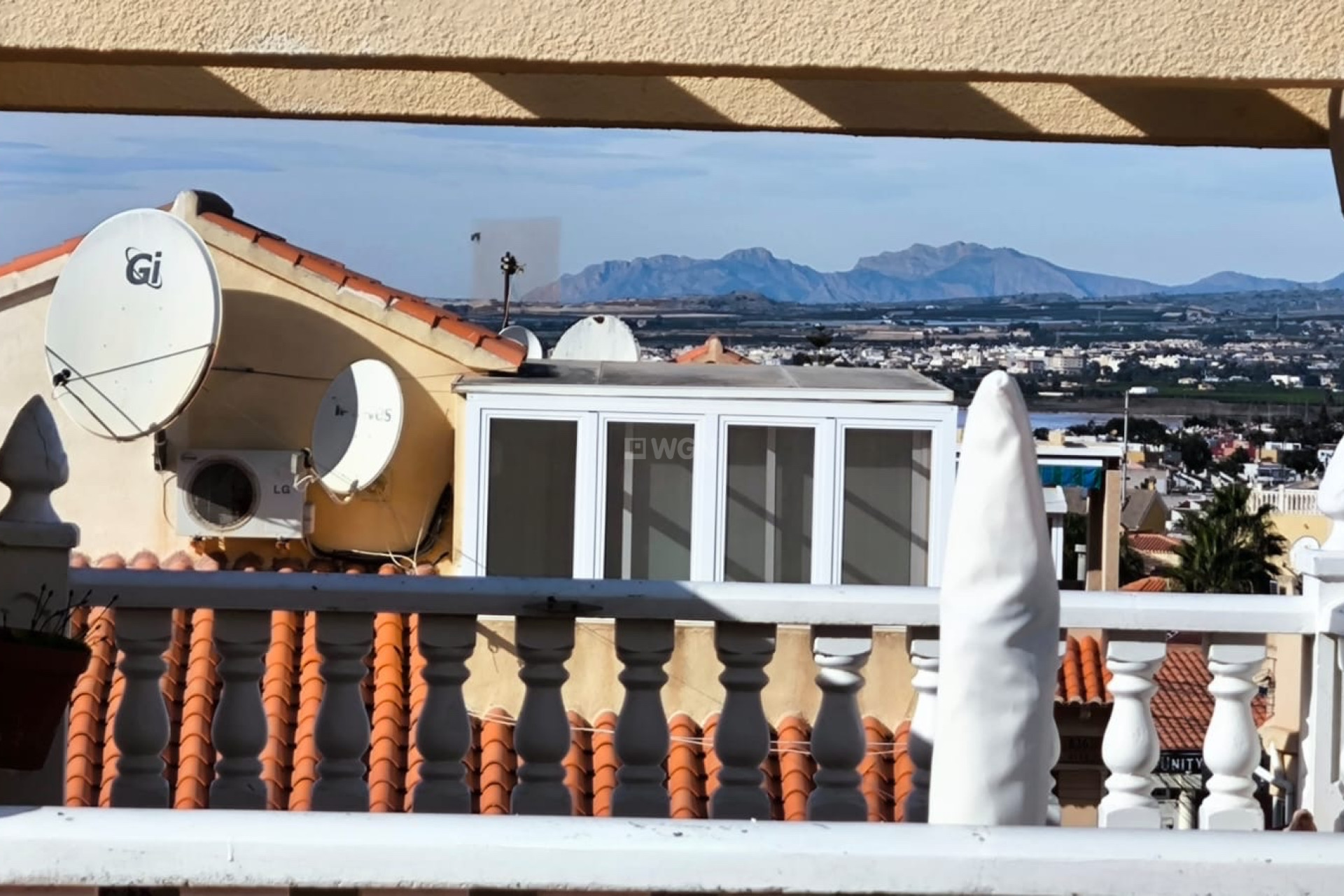 Resale - Townhouse - El Chaparral - Inland