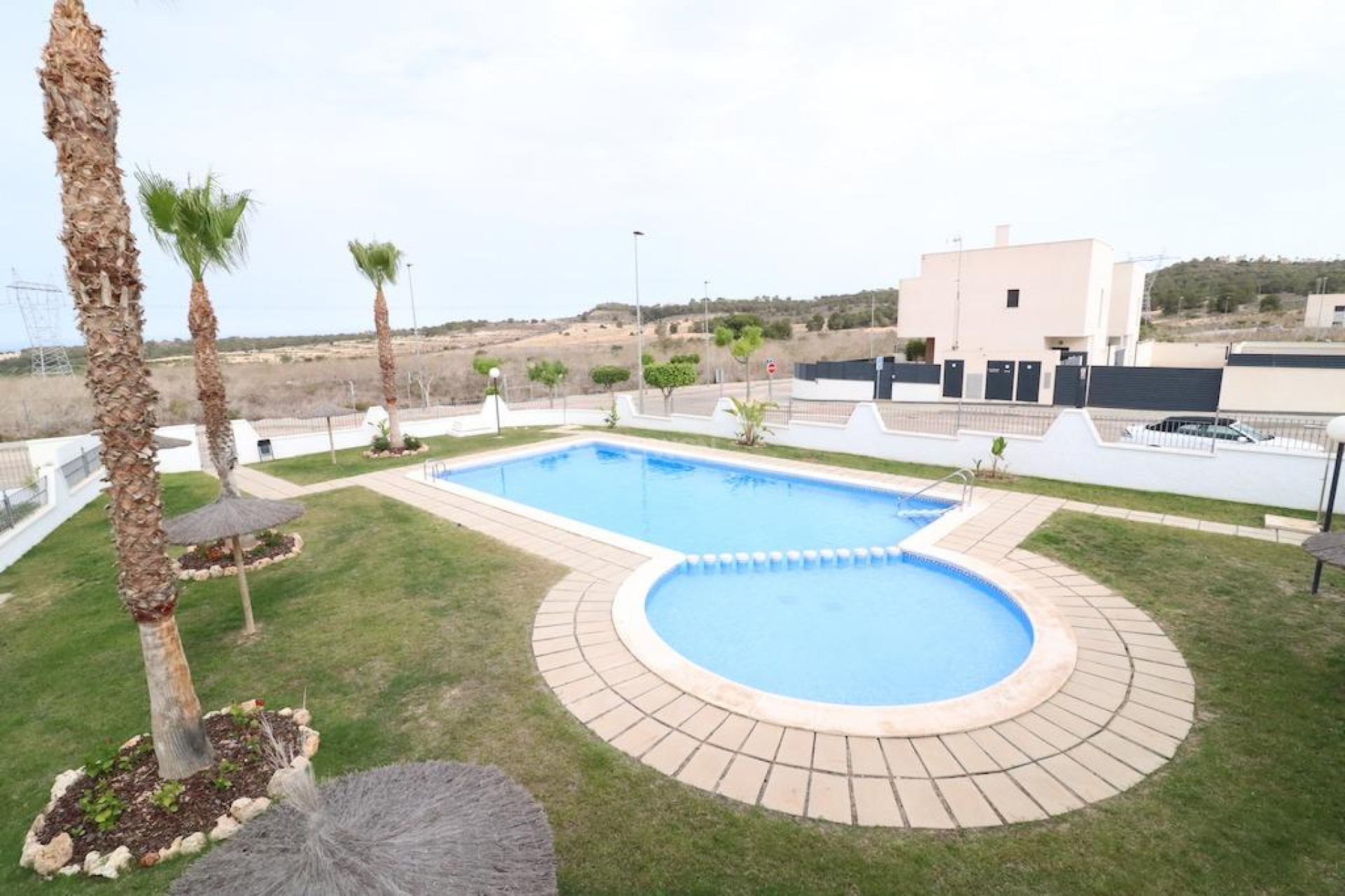 Resale - Townhouse - San Miguel de Salinas - Inland