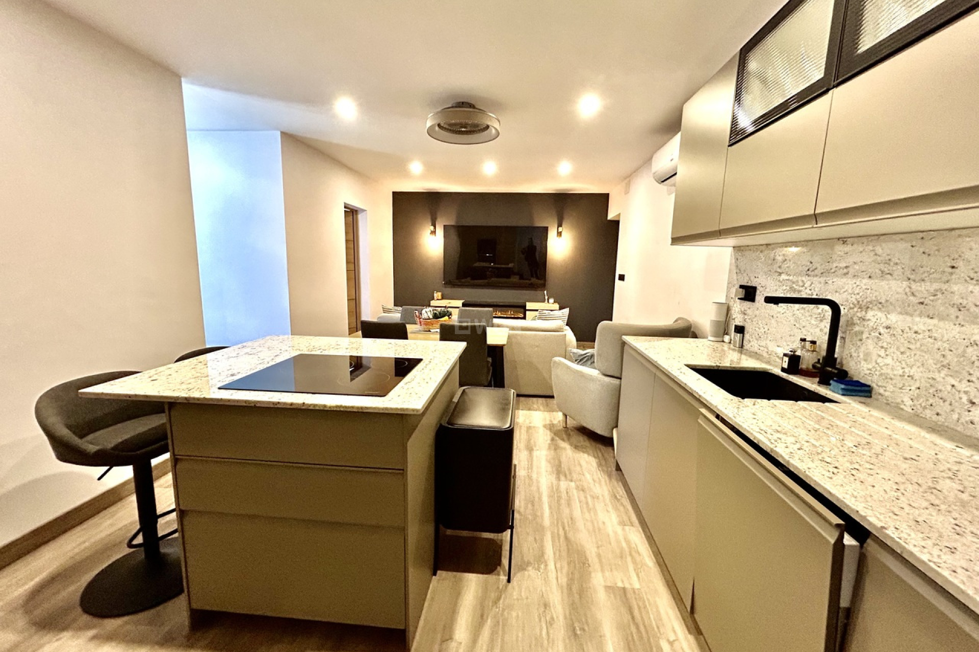 Resale - Townhouse - San Miguel de Salinas - Inland