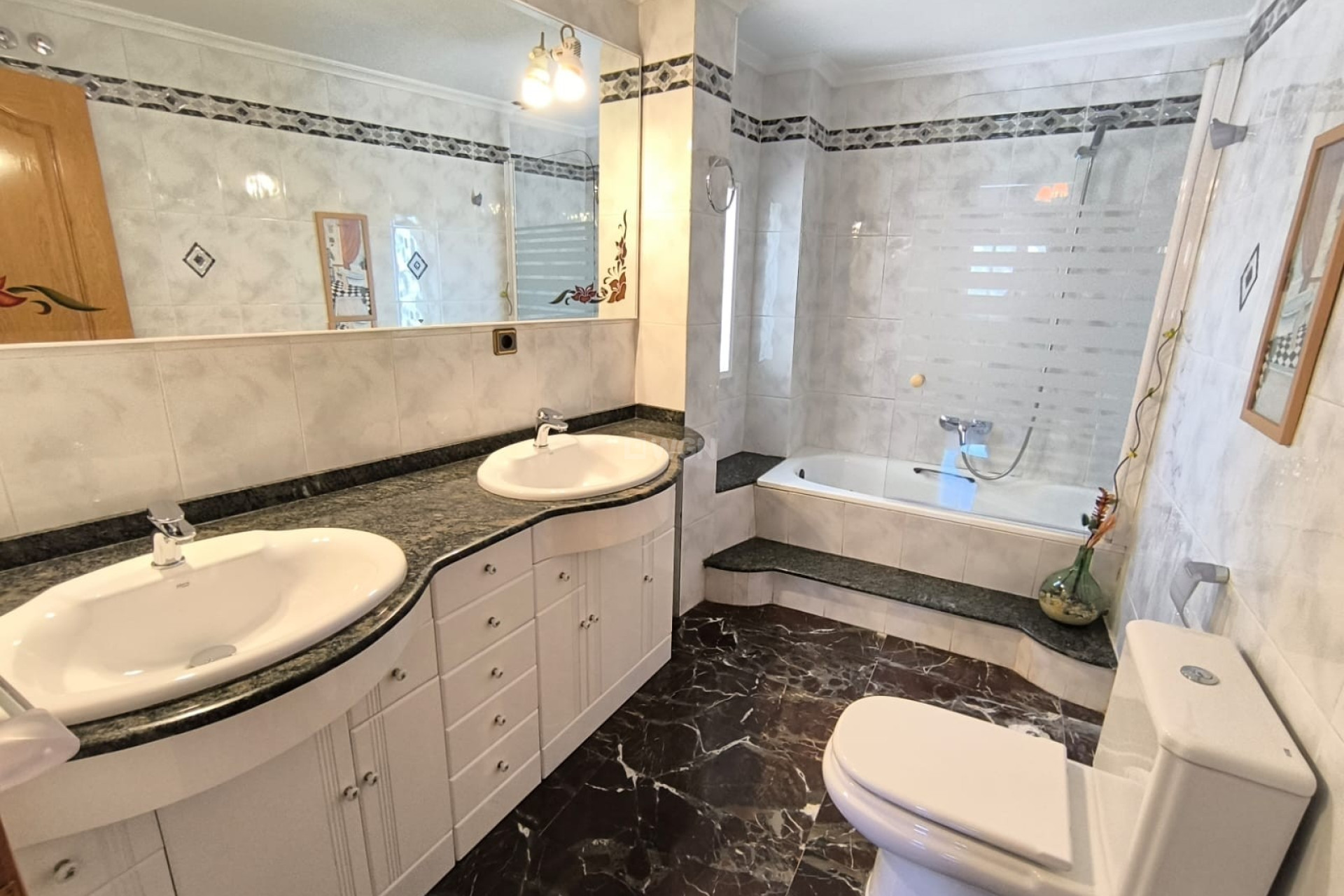 Resale - Townhouse - Sax - Inland