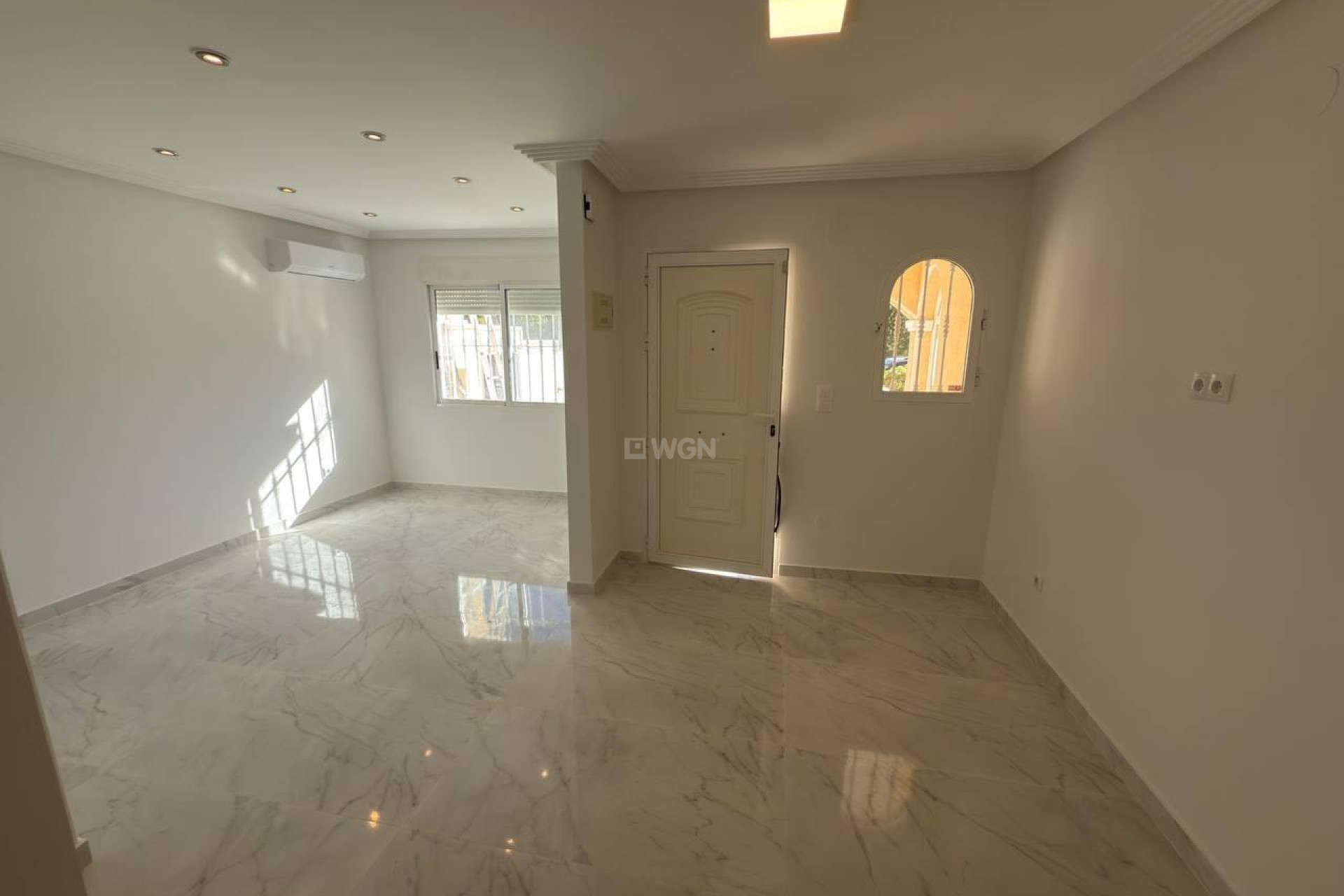 Resale - Townhouse - Torrevieja - Aguas Nuevas 1