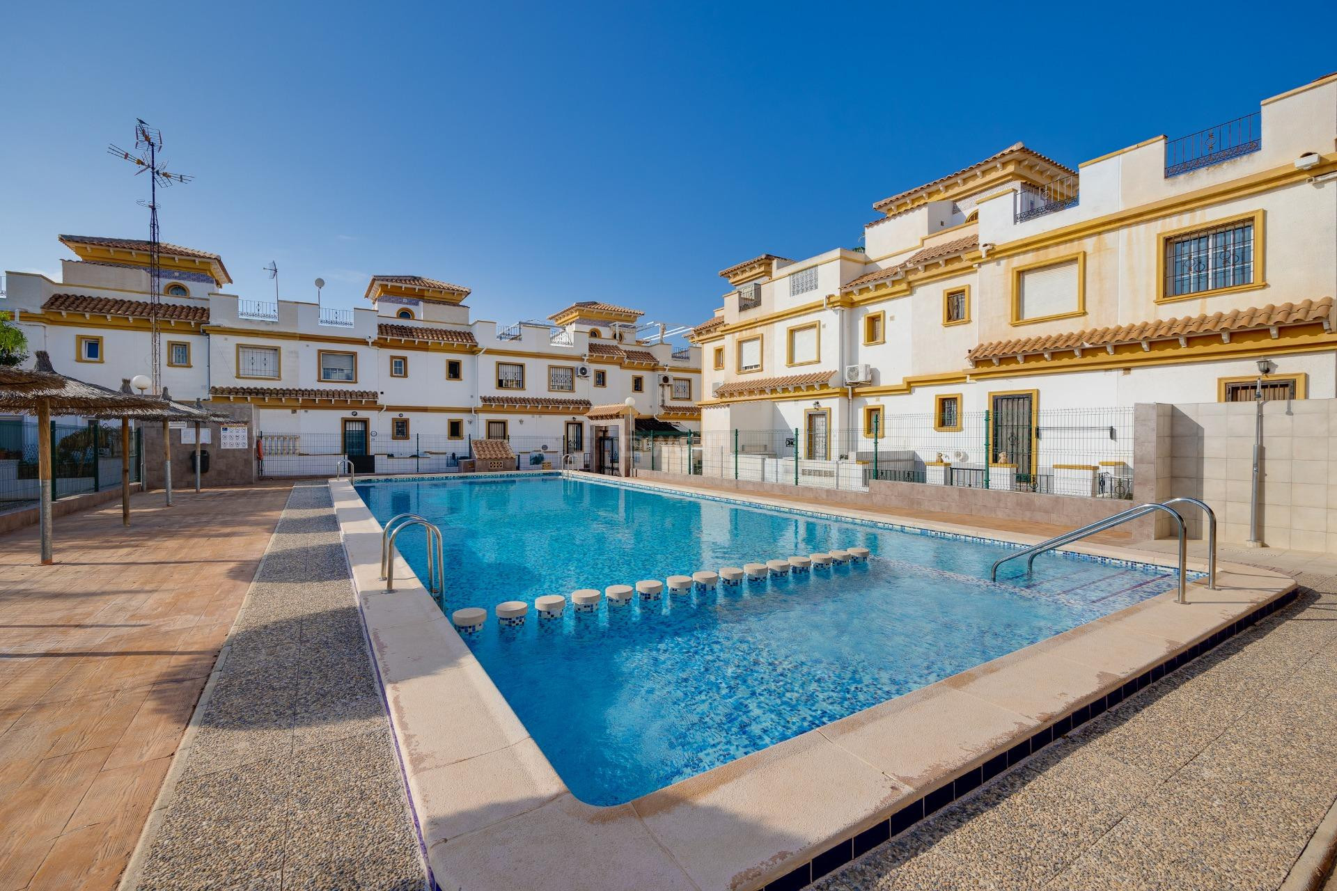 Resale - Townhouse - Torrevieja - Aguas Nuevas 2