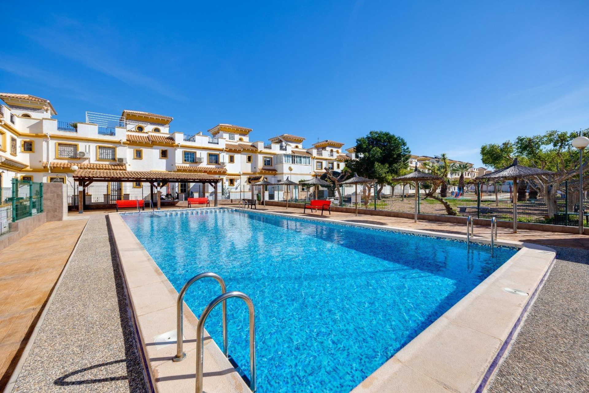 Resale - Townhouse - Torrevieja - aguas nuevas