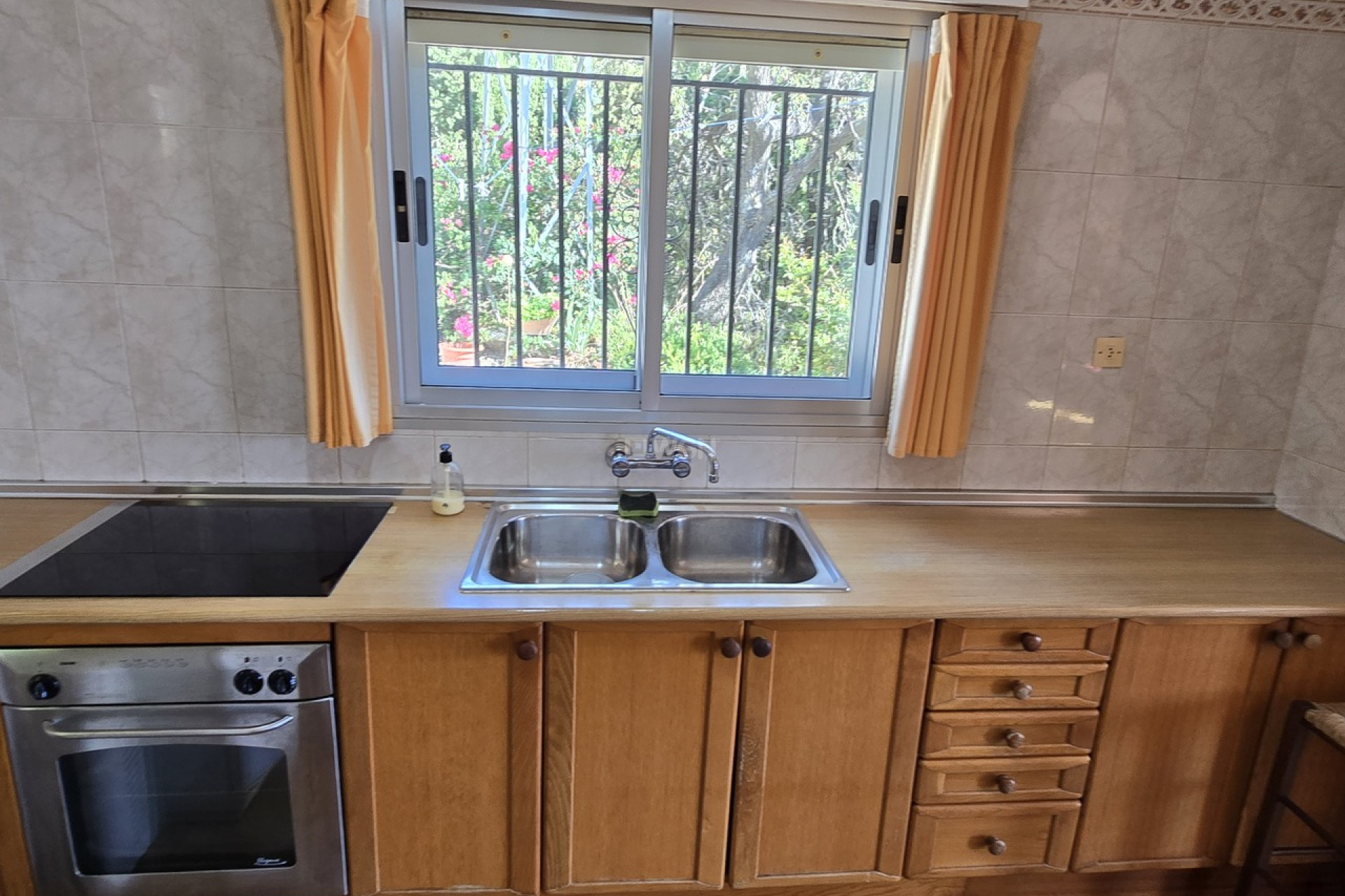 Resale - Villa - Alcaucín - Inland