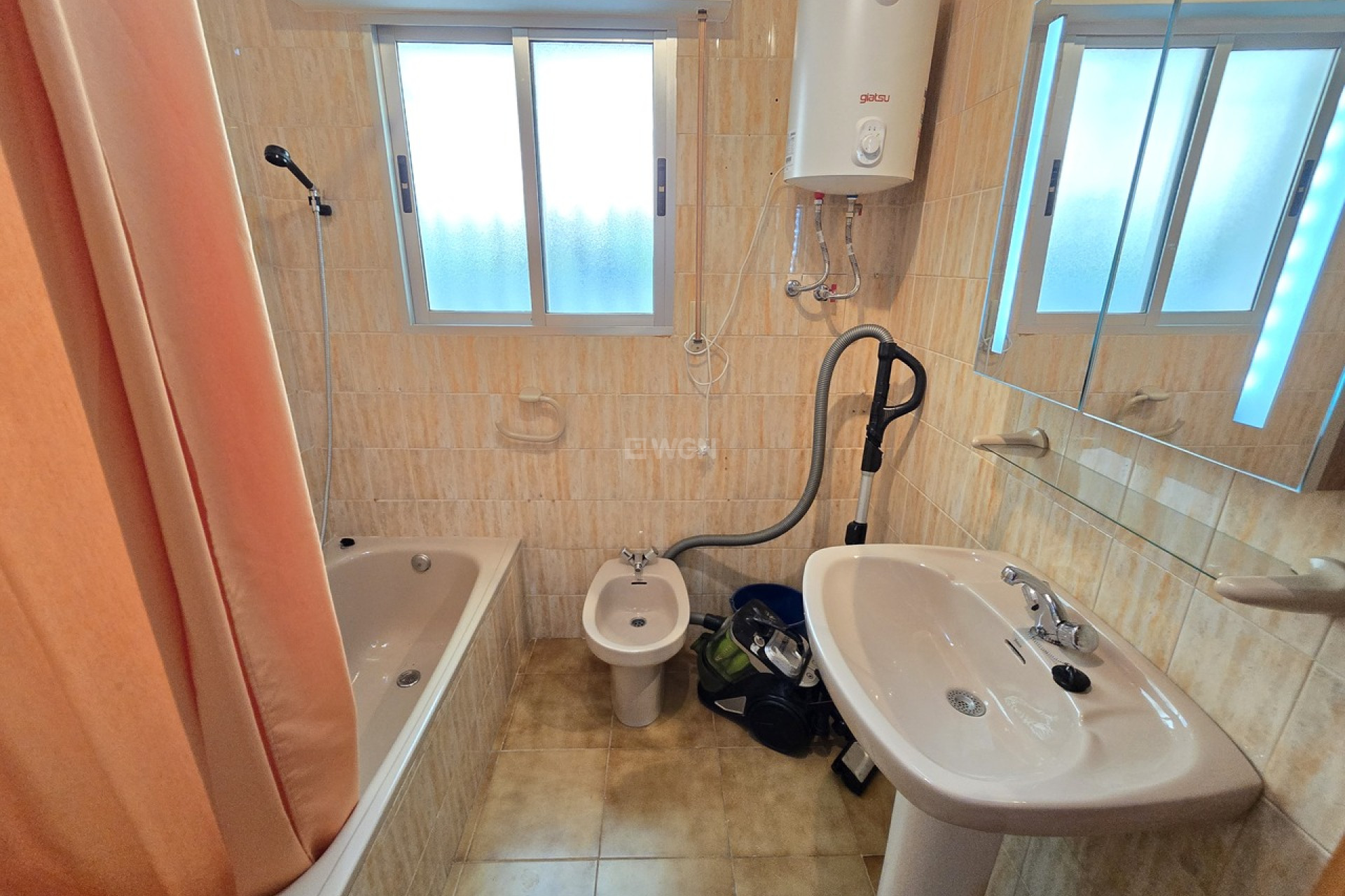 Resale - Villa - Alcaucín - Inland